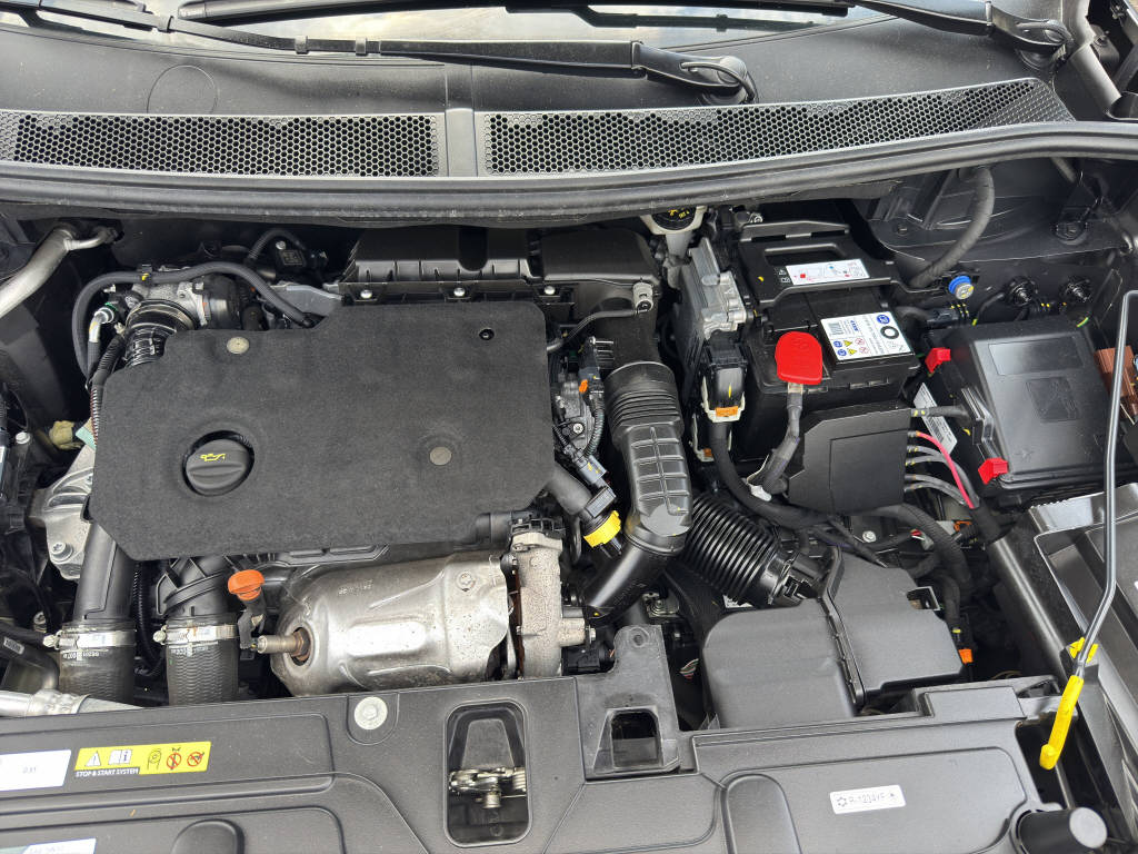 PEUGEOT 5008 1.5 BlueHDi GT Line-image-14