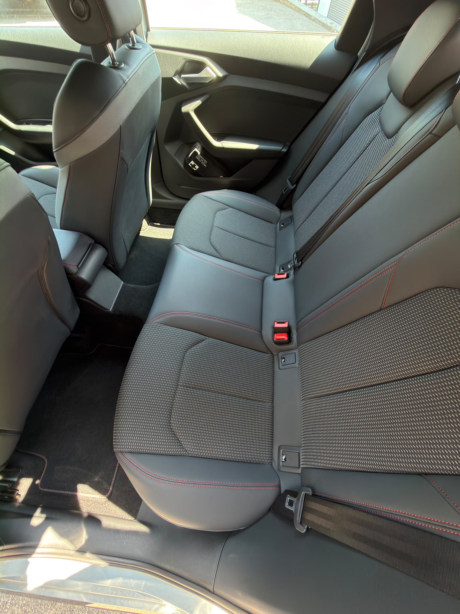 AUDI A1 Sportback 35 TFSI S Line S-tronic-image-23