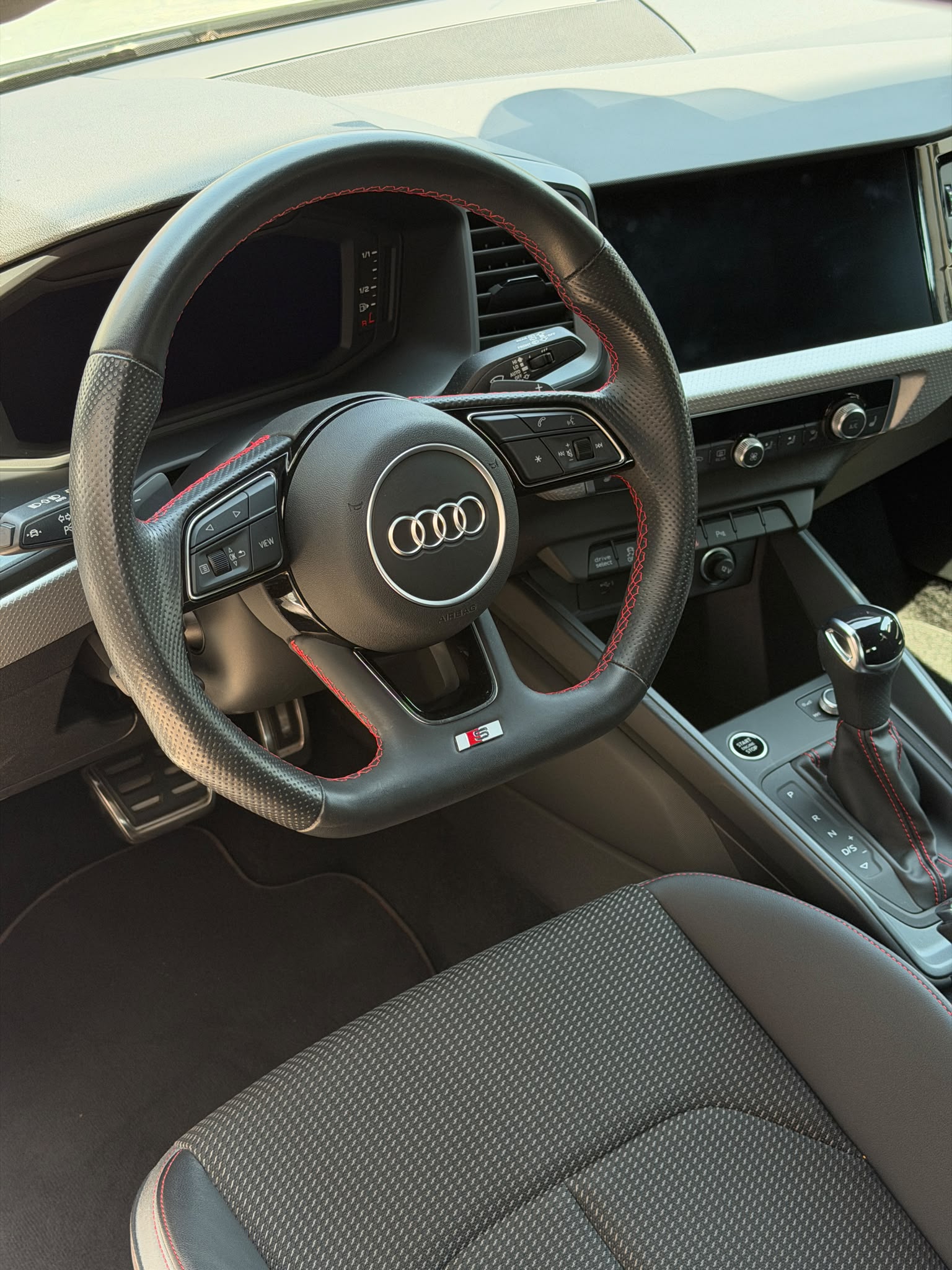 AUDI A1 Sportback 35 TFSI S Line S-tronic-image-21
