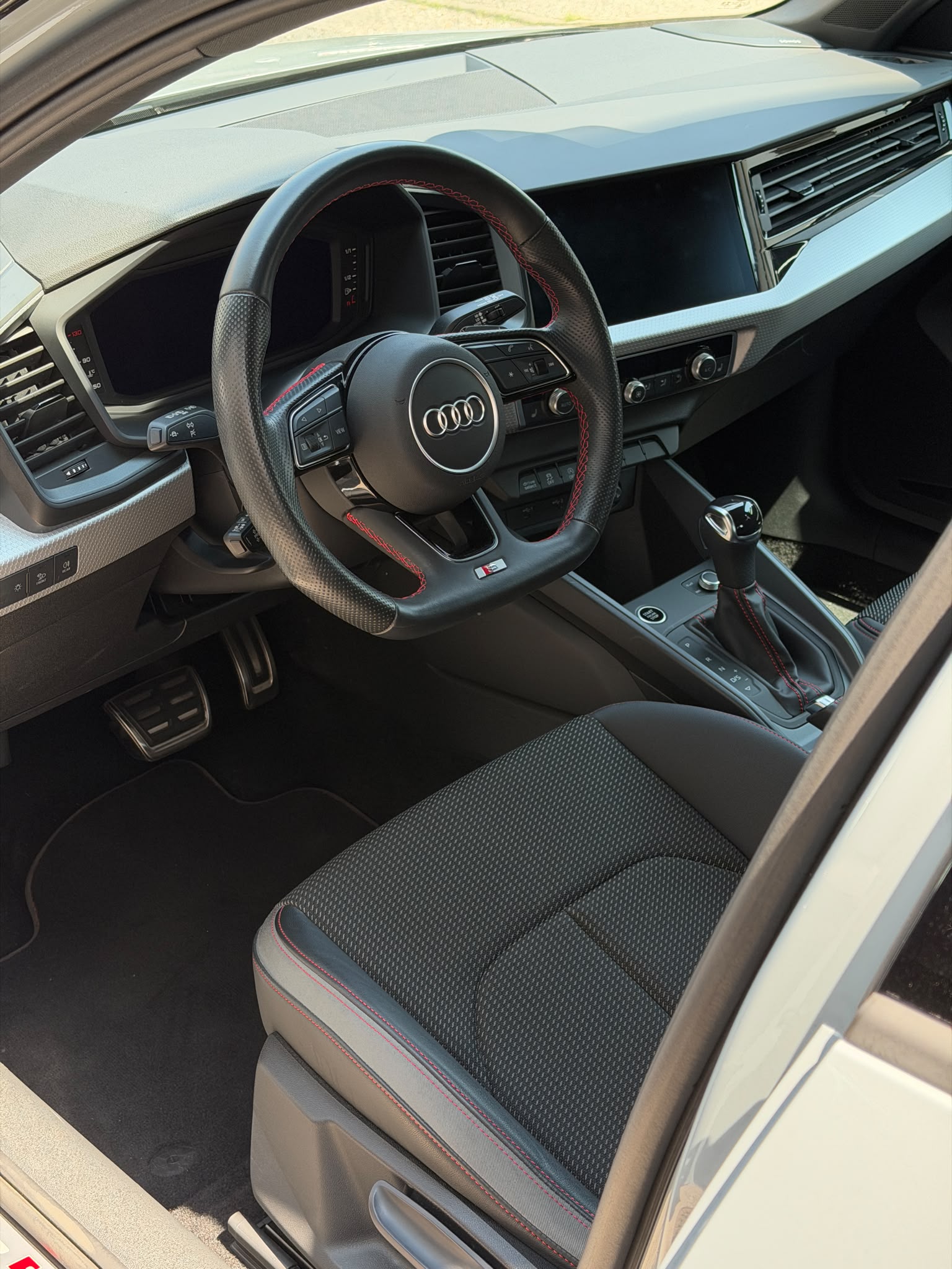AUDI A1 Sportback 35 TFSI S Line S-tronic-image-9