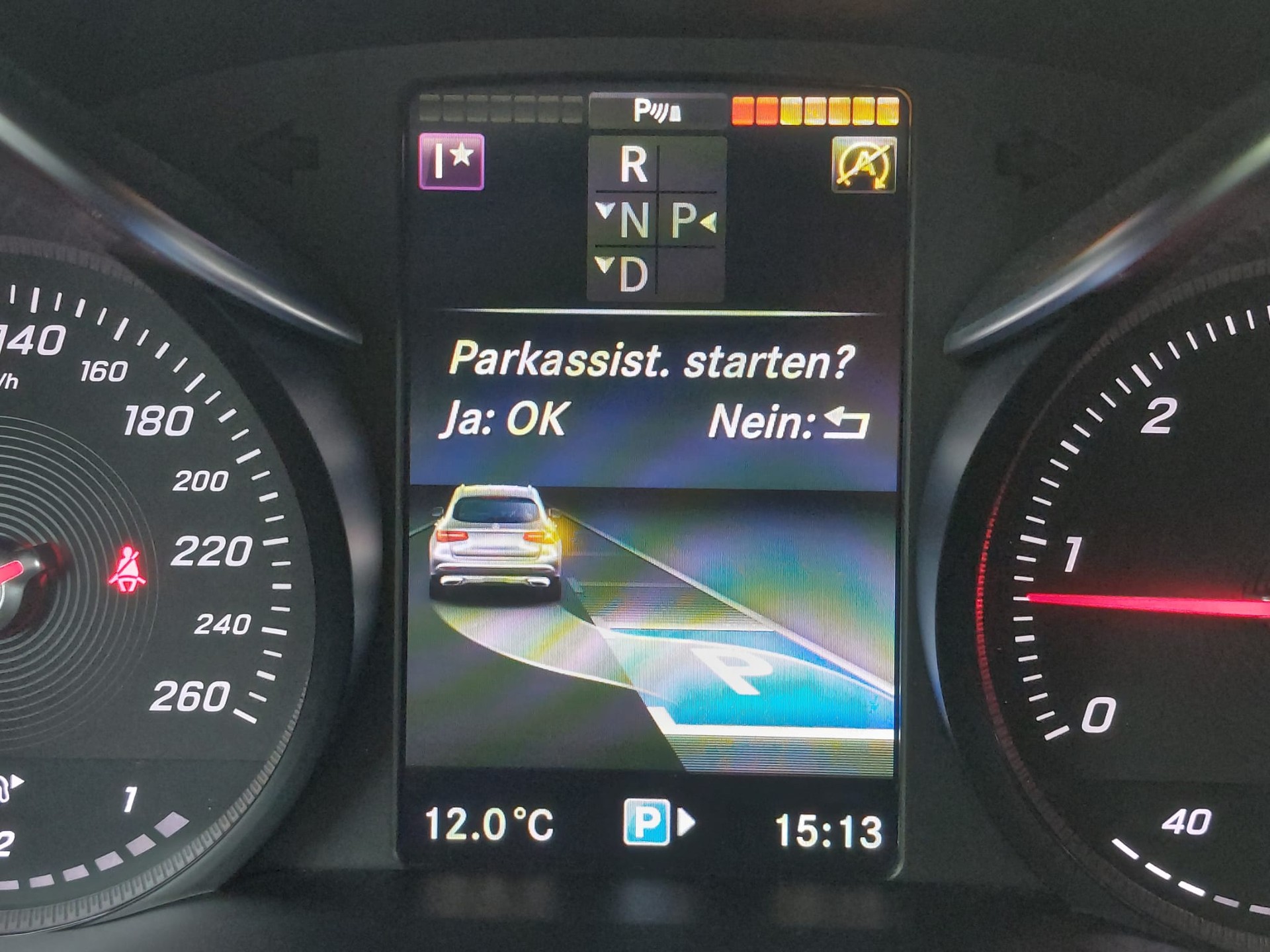 MERCEDES-BENZ GLC 250 d AMG Line 4Matic 9G-Tronic-image-13