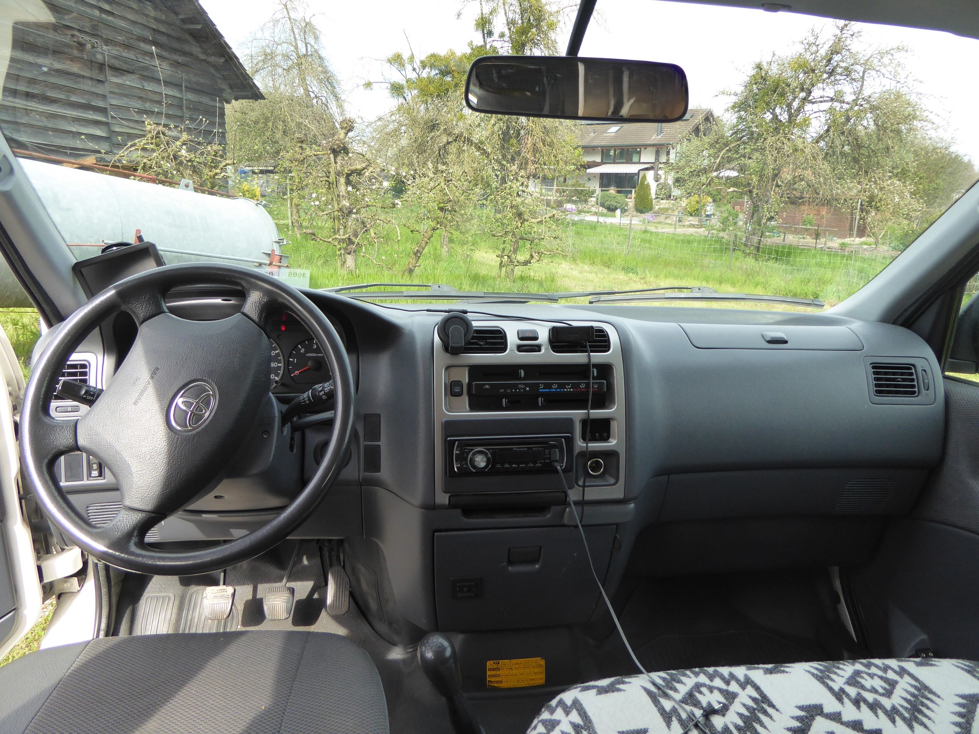 TOYOTA SWB 2.5 D-4D 4x4 Camper-image-2