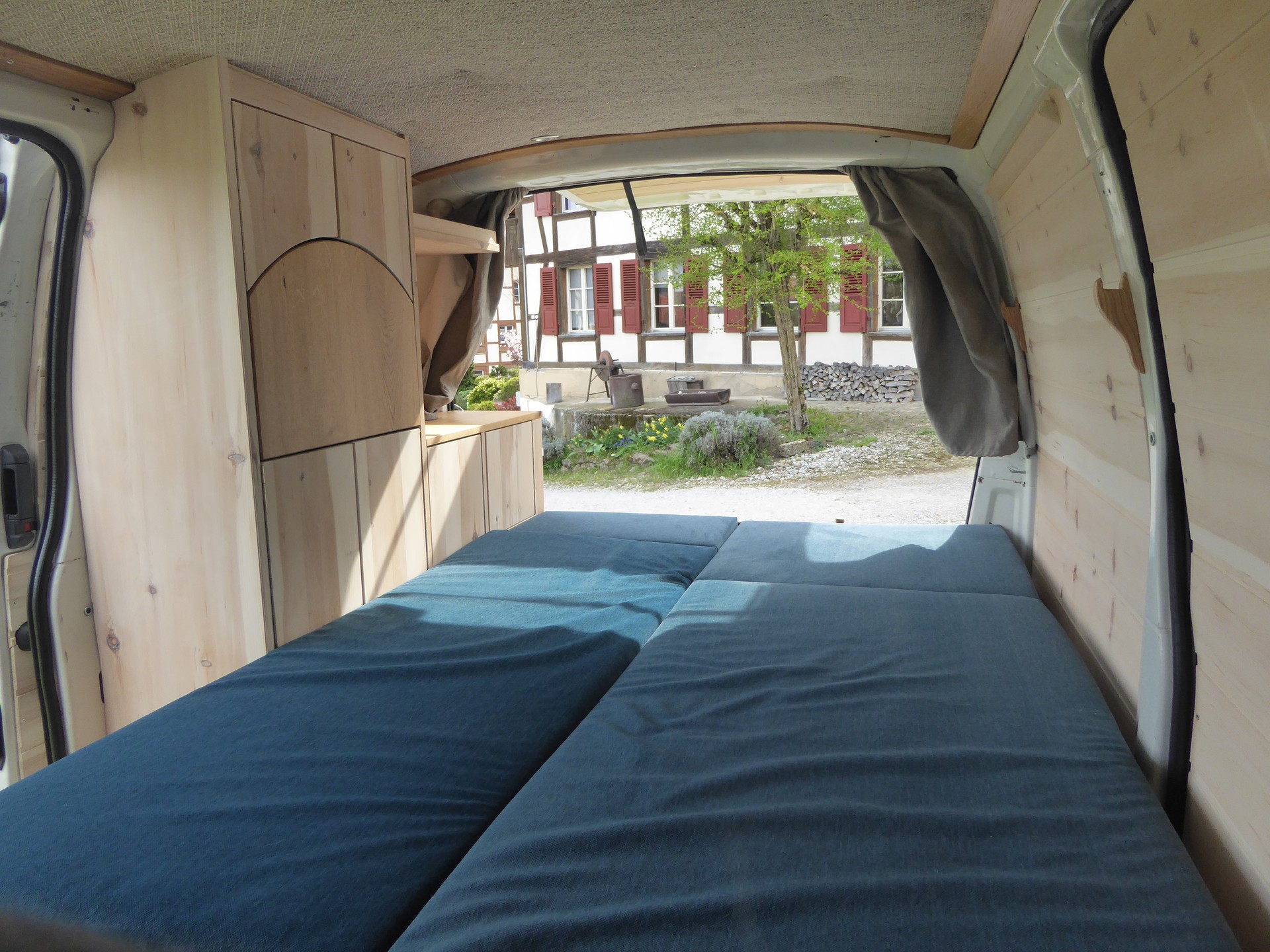 TOYOTA SWB 2.5 D-4D 4x4 Camper-image-4