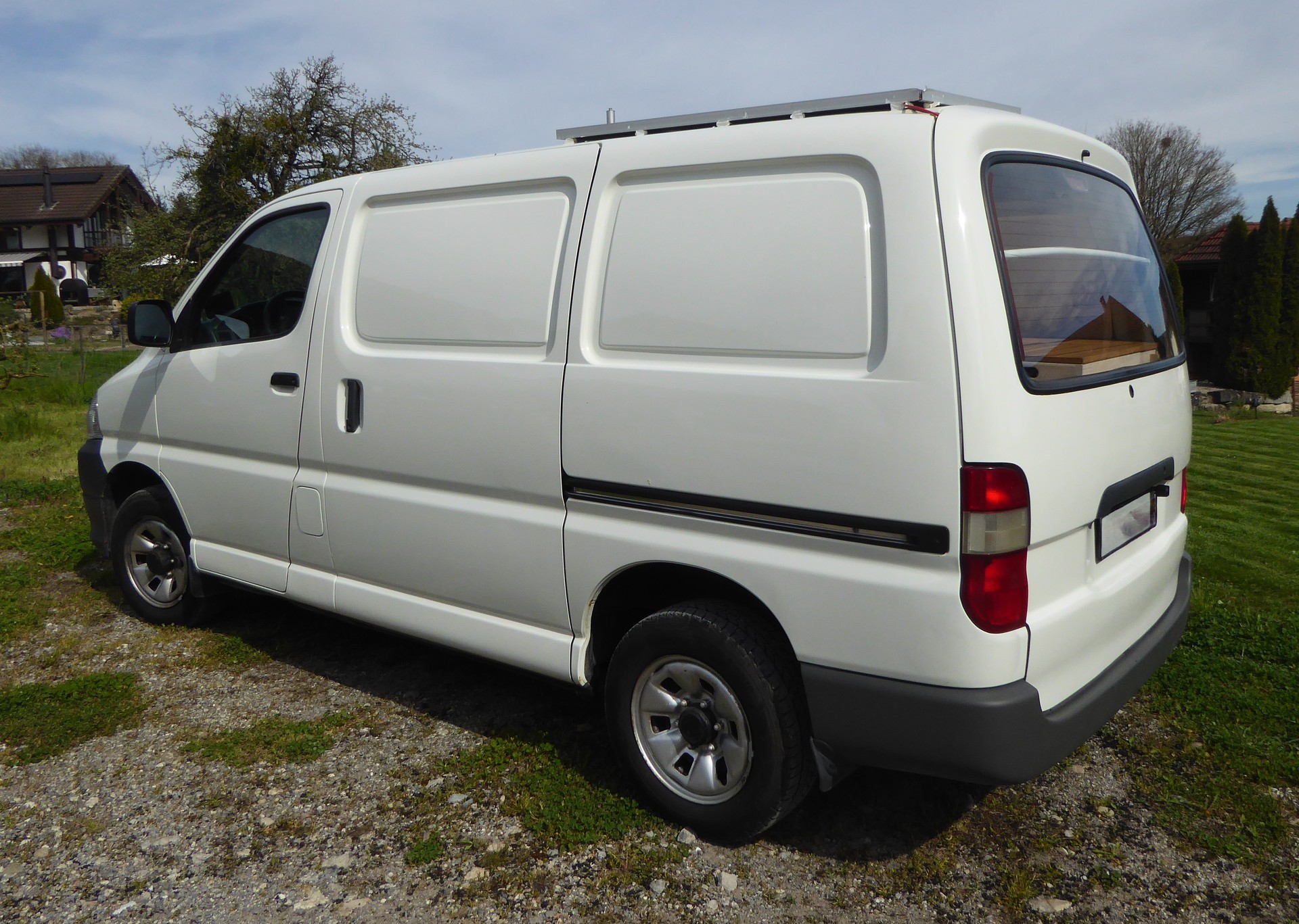 TOYOTA SWB 2.5 D-4D 4x4 Camper-image-1