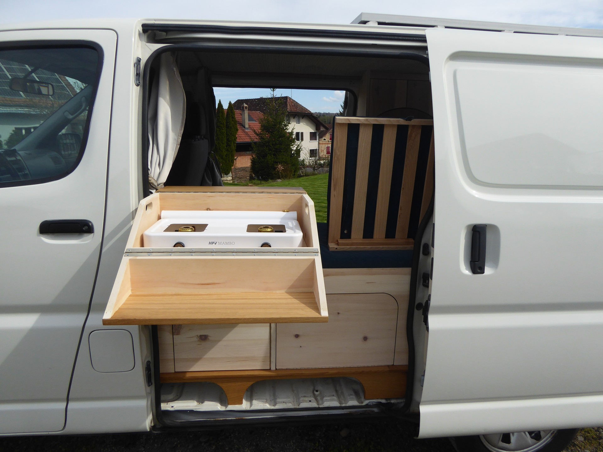 TOYOTA SWB 2.5 D-4D 4x4 Camper-image-6