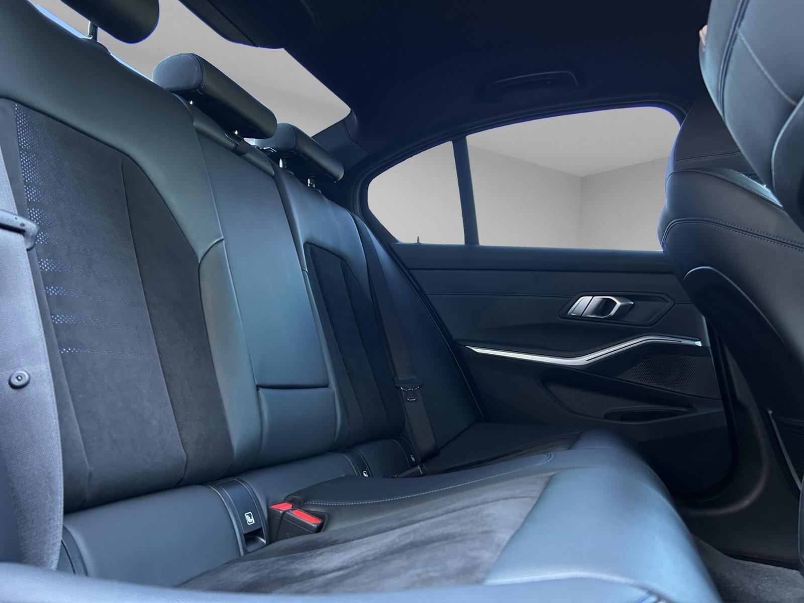 BMW M340i xDrive Steptronic-image-11