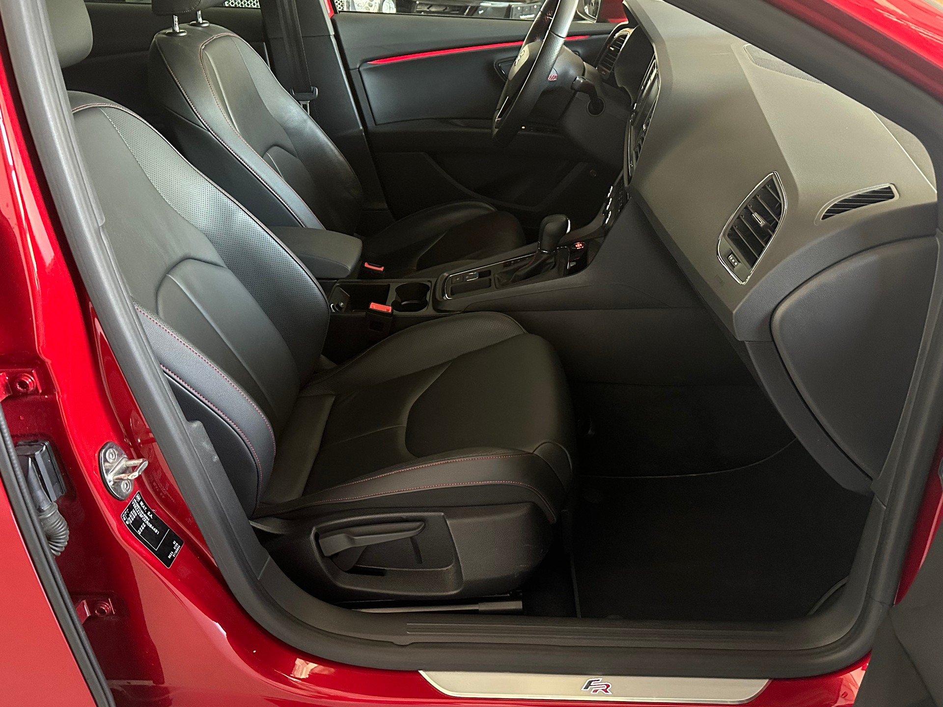 SEAT Leon 2.0 TSI FR DSG-image-5