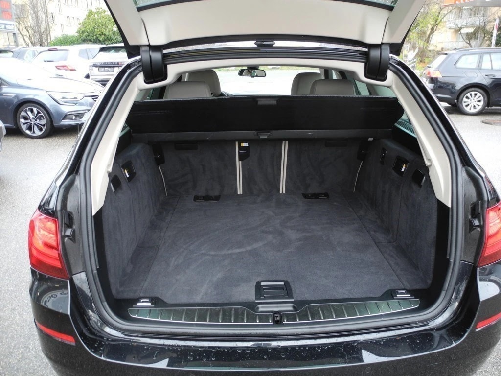 BMW 520d Touring xDrive Steptronic ** Voll-Leder Ausstattung ** G.Navi mit RF-kamera ** Frisch ab MFK **-image-5