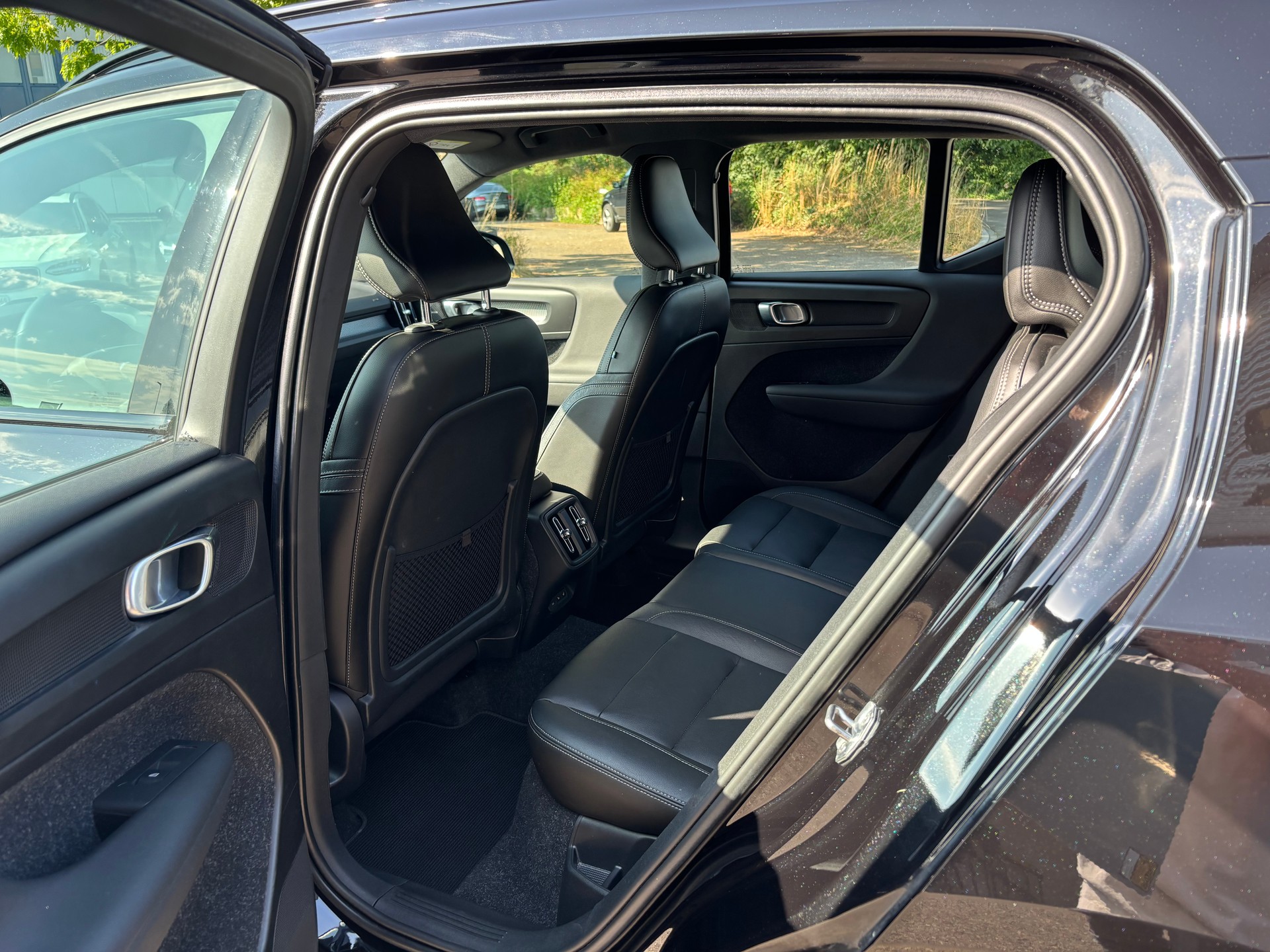 VOLVO XC40 2.0 T5 R-Design AWD-image-12