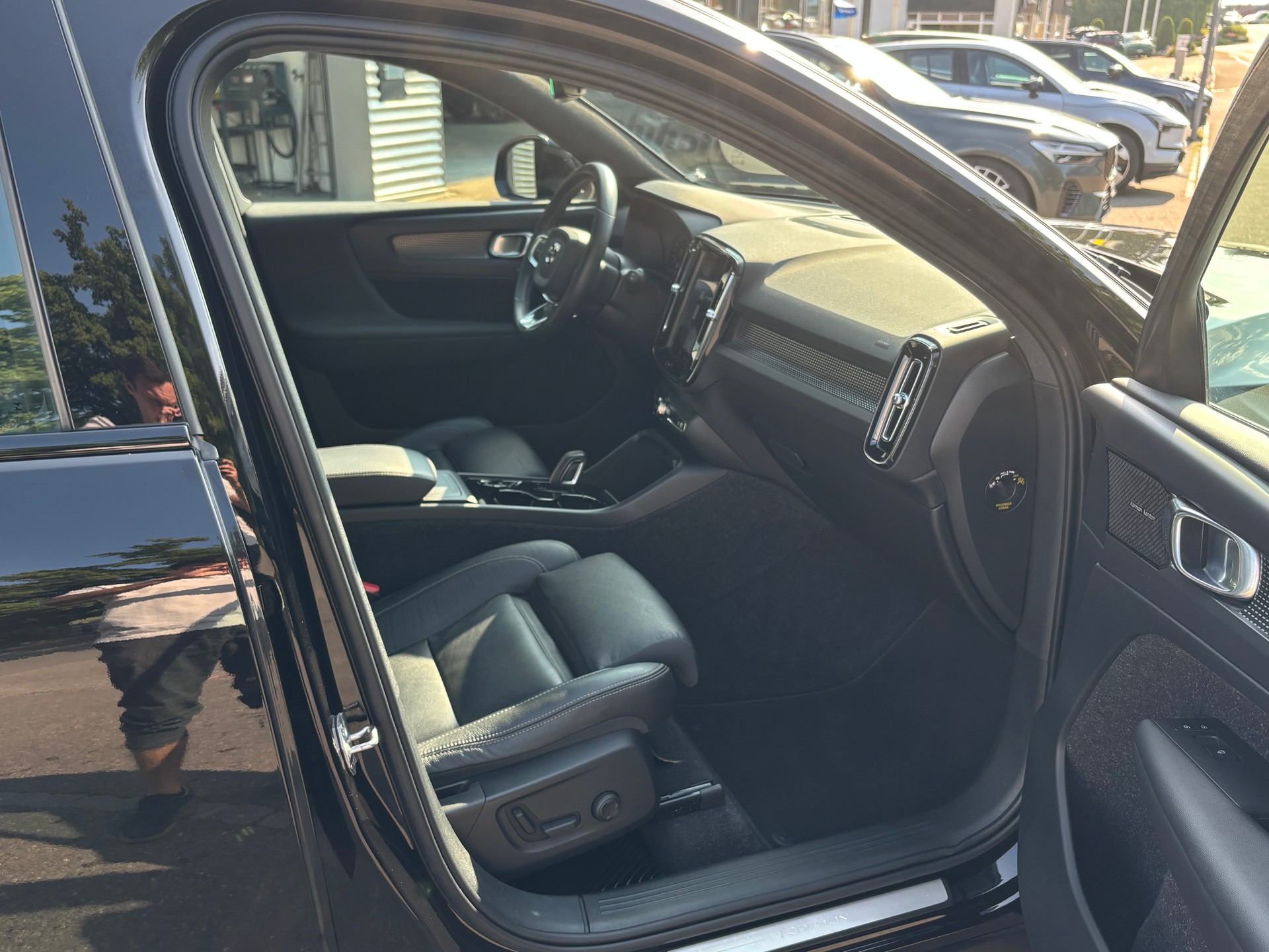 VOLVO XC40 2.0 T5 R-Design AWD-image-7