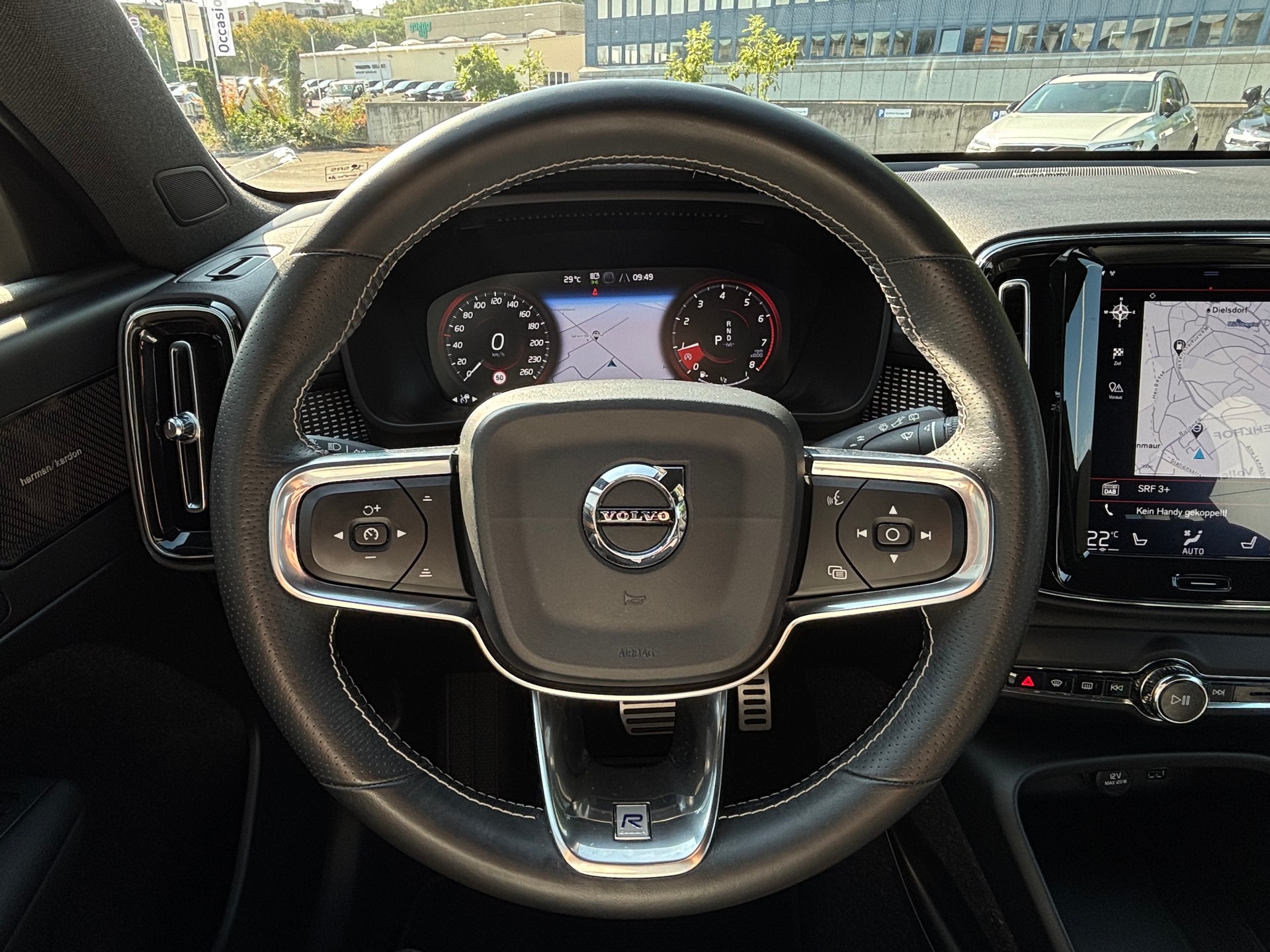 VOLVO XC40 2.0 T5 R-Design AWD-image-18