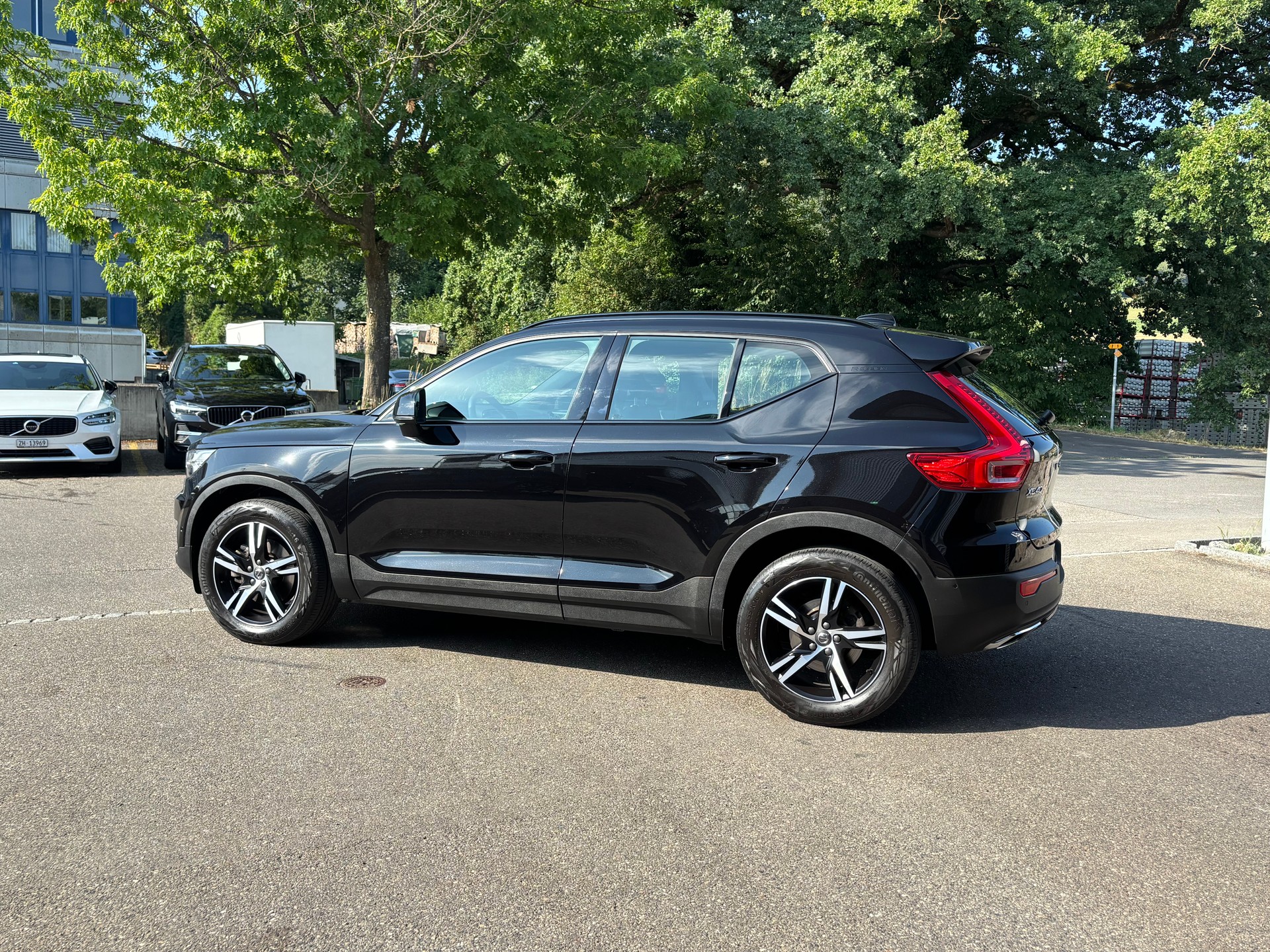 VOLVO XC40 2.0 T5 R-Design AWD-image-5