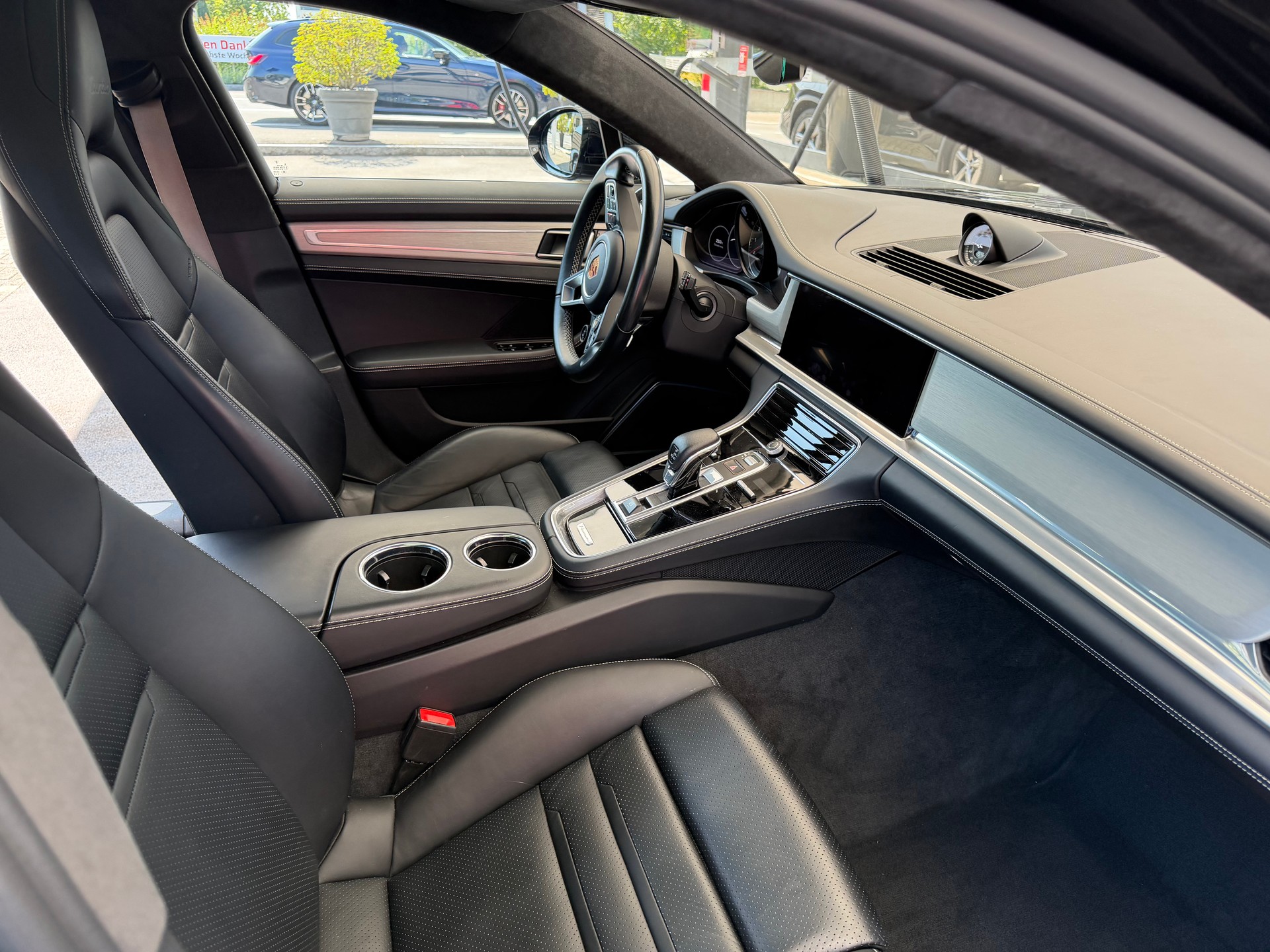 PORSCHE 4.0 V8 Turbo-image-1