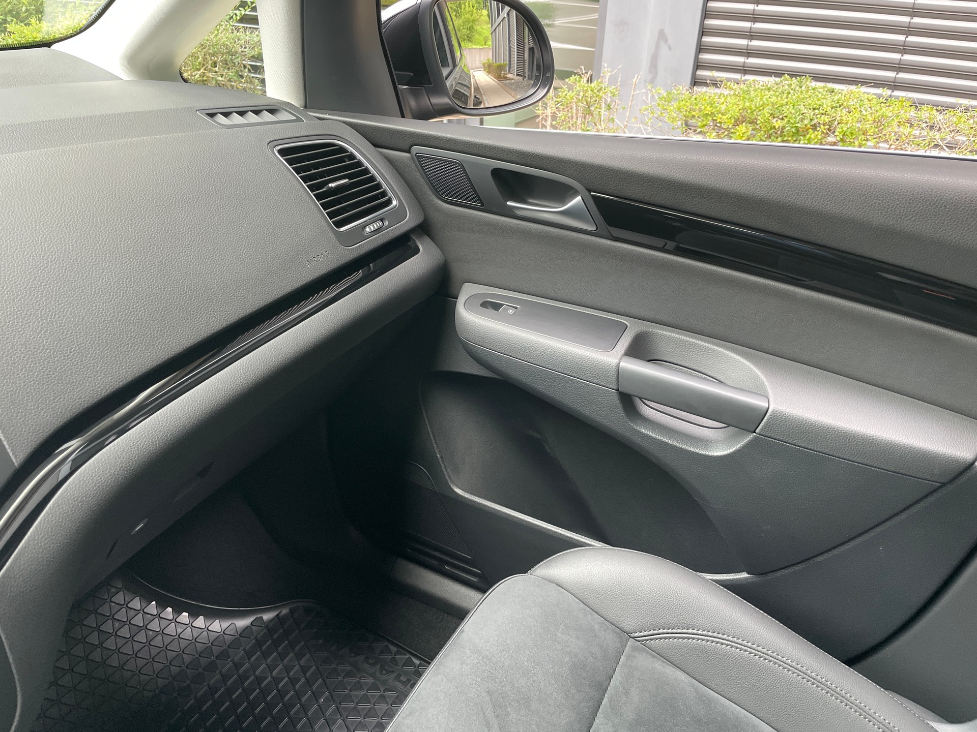 VW Sharan 2.0 TDI BMT Highline 4Motion DSG-image-26