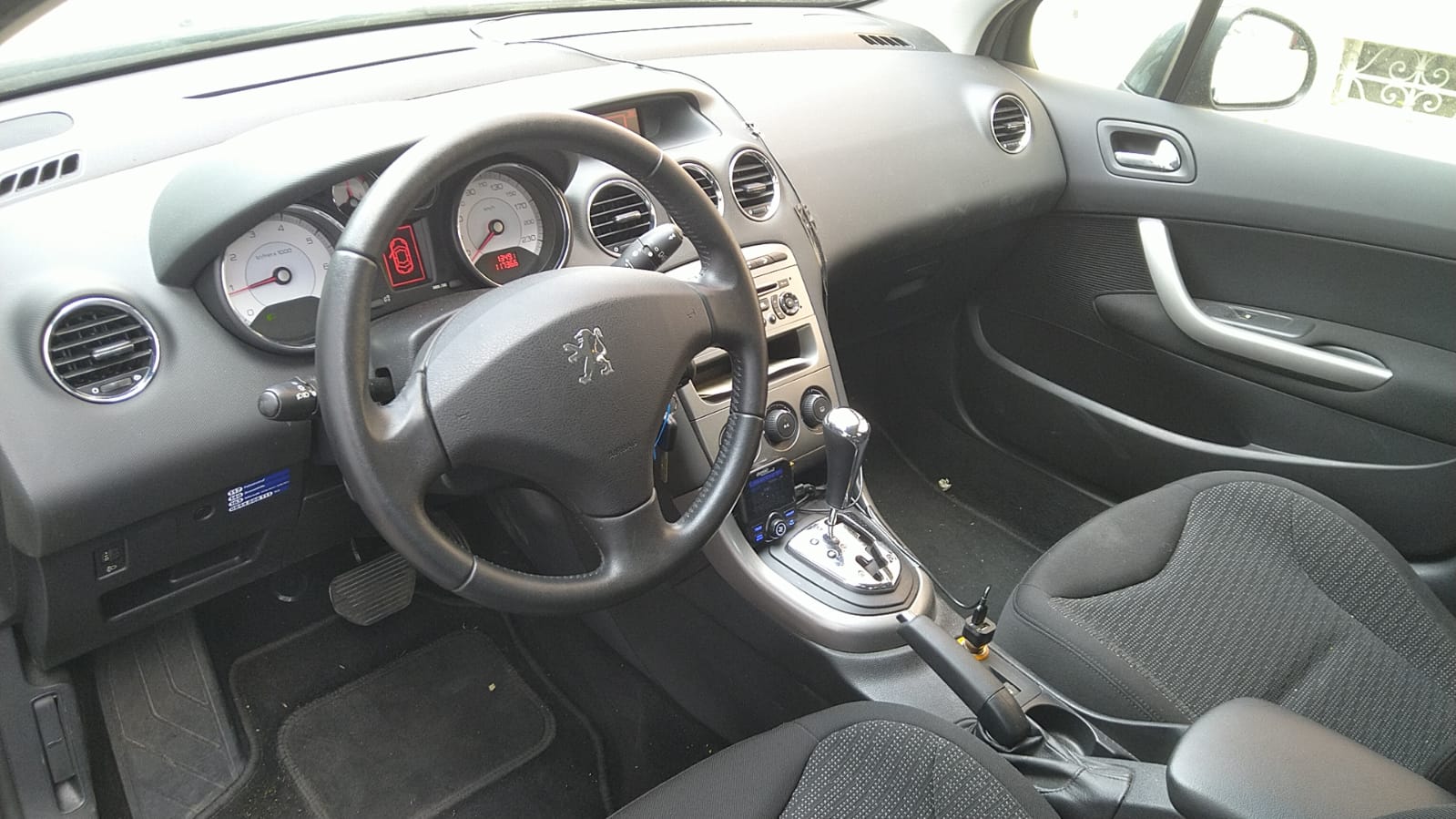 PEUGEOT 308 SW 1.6 16V Turbo Sport Pack Automatic-image-6