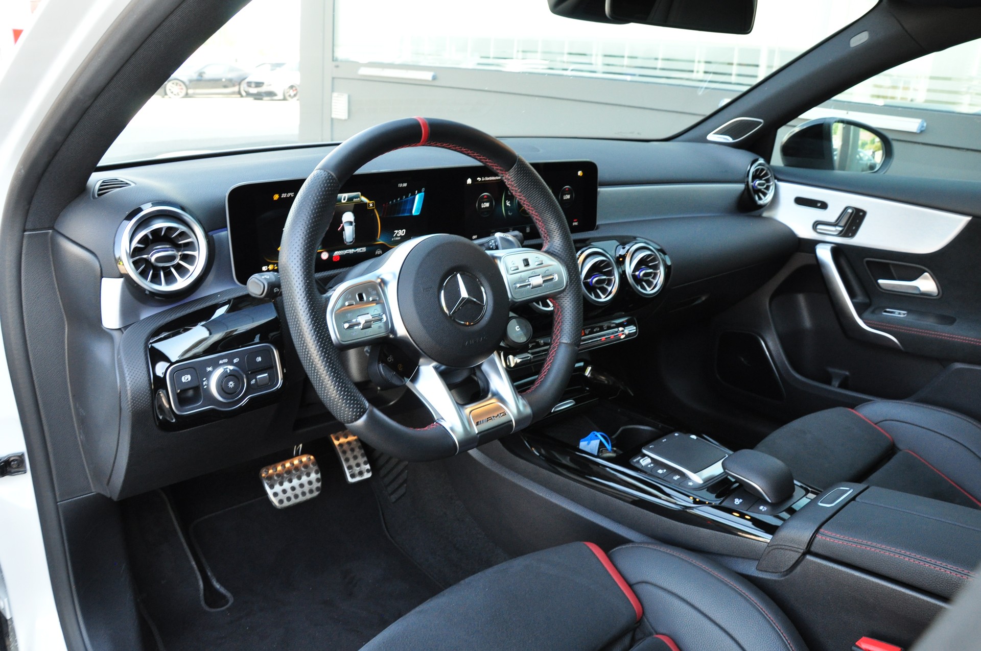 MERCEDES-BENZ A 45 AMG 4Matic+ Speedshift-image-21