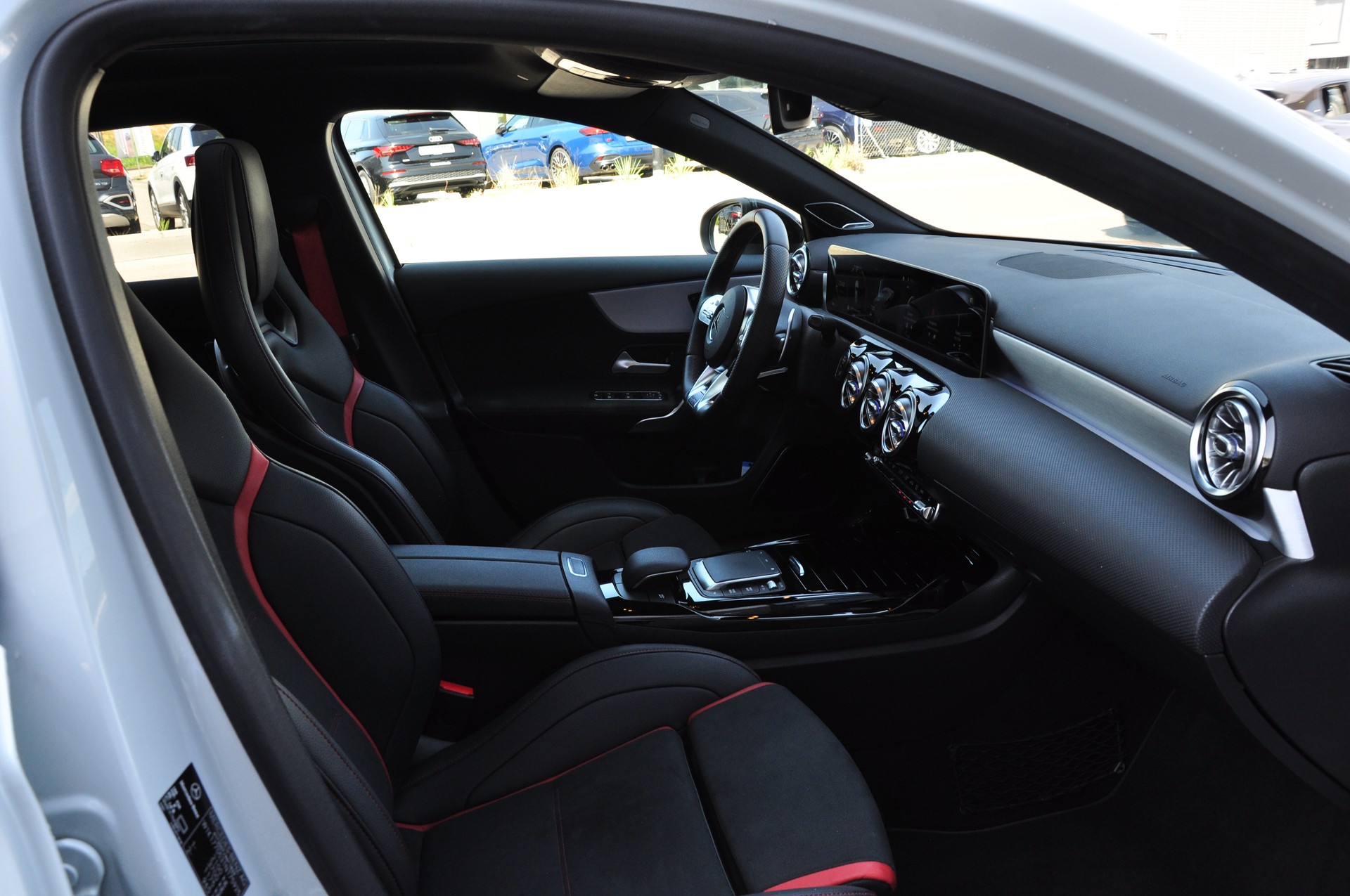 MERCEDES-BENZ A 45 AMG 4Matic+ Speedshift-image-15
