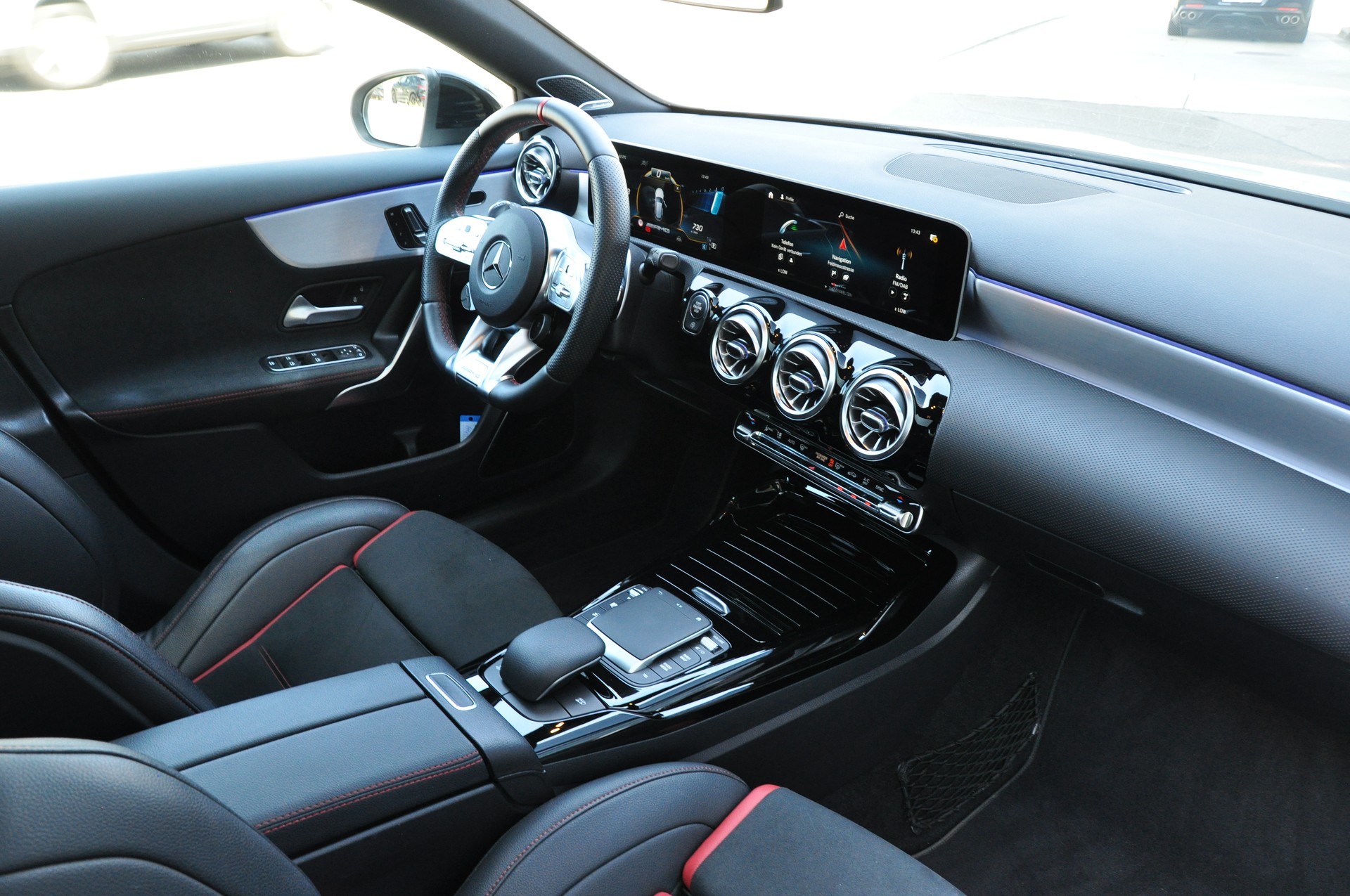 MERCEDES-BENZ A 45 AMG 4Matic+ Speedshift-image-17