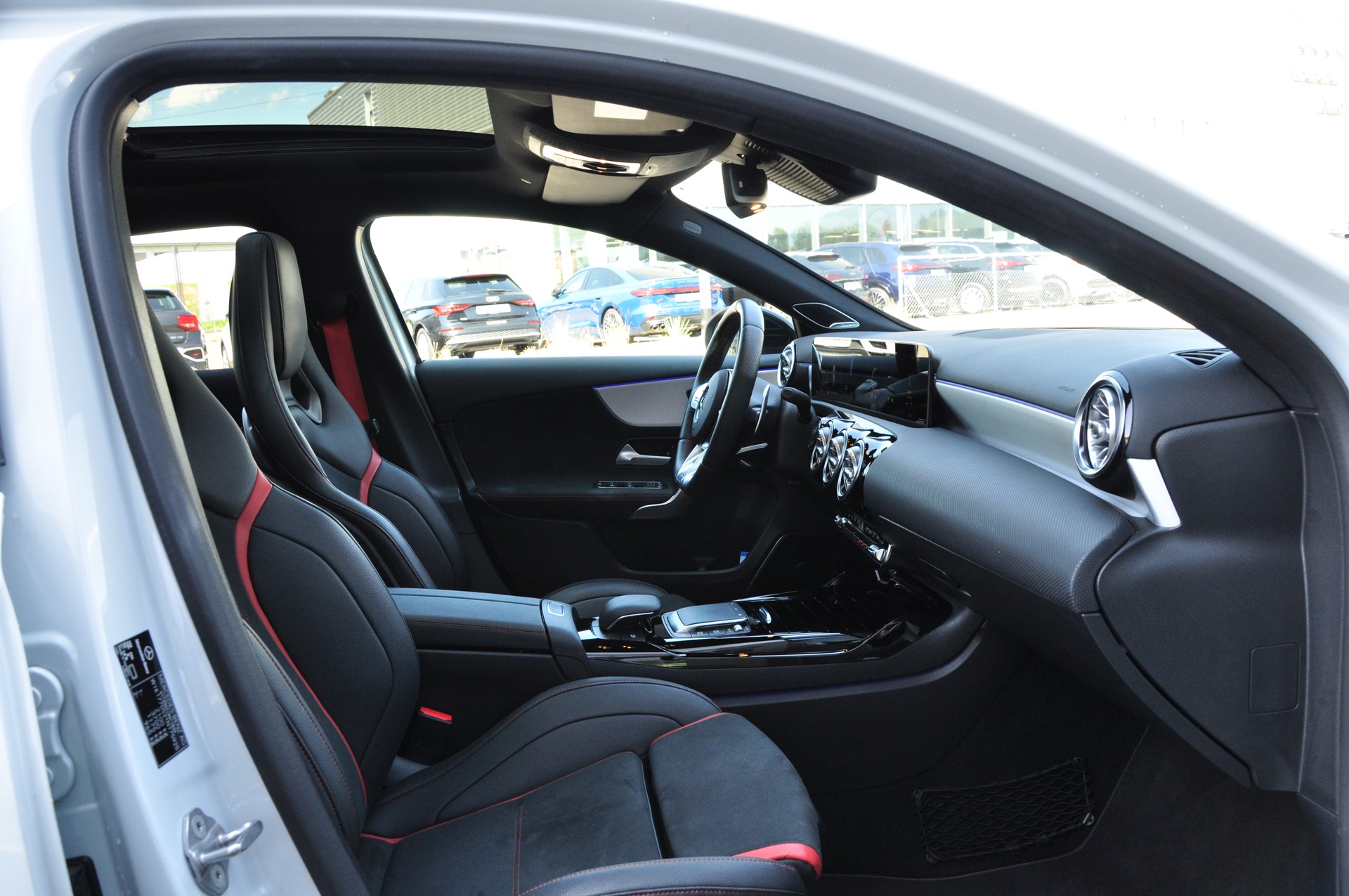 MERCEDES-BENZ A 45 AMG 4Matic+ Speedshift-image-19