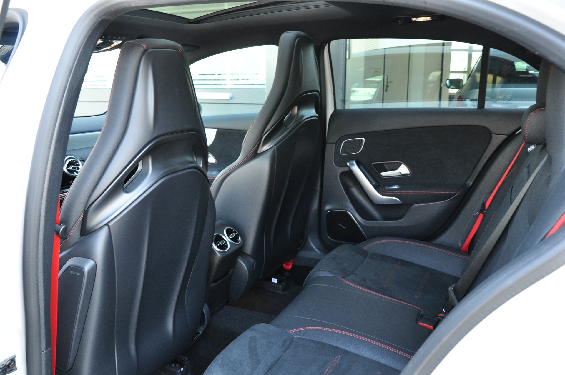 MERCEDES-BENZ A 45 AMG 4Matic+ Speedshift-image-18