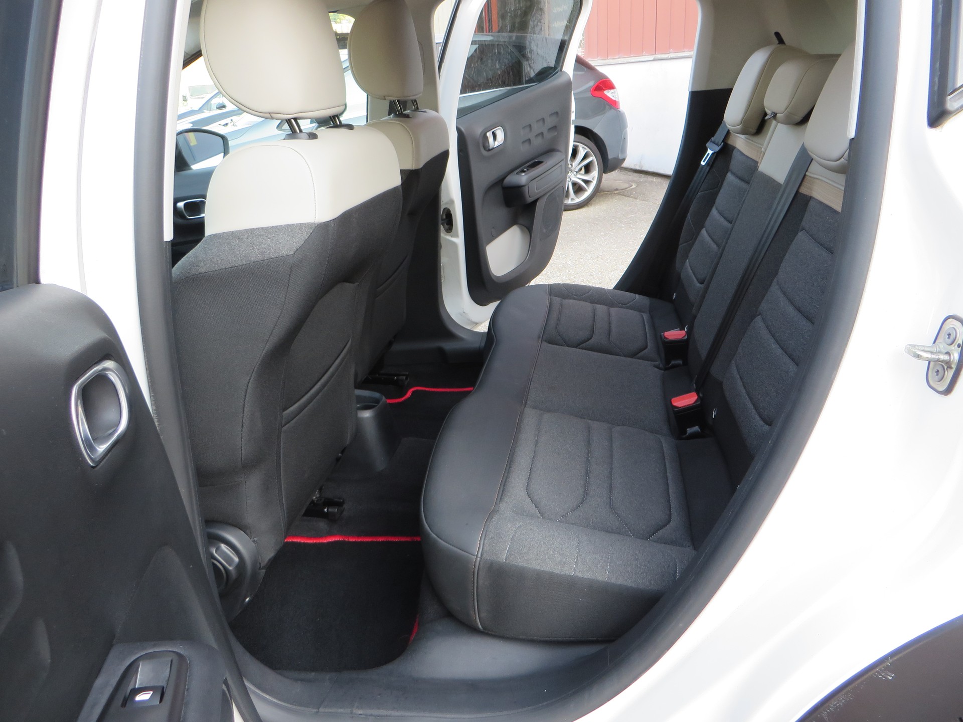 CITROEN C3 1.2i PureTech Swiss Edition EAT6-image-7