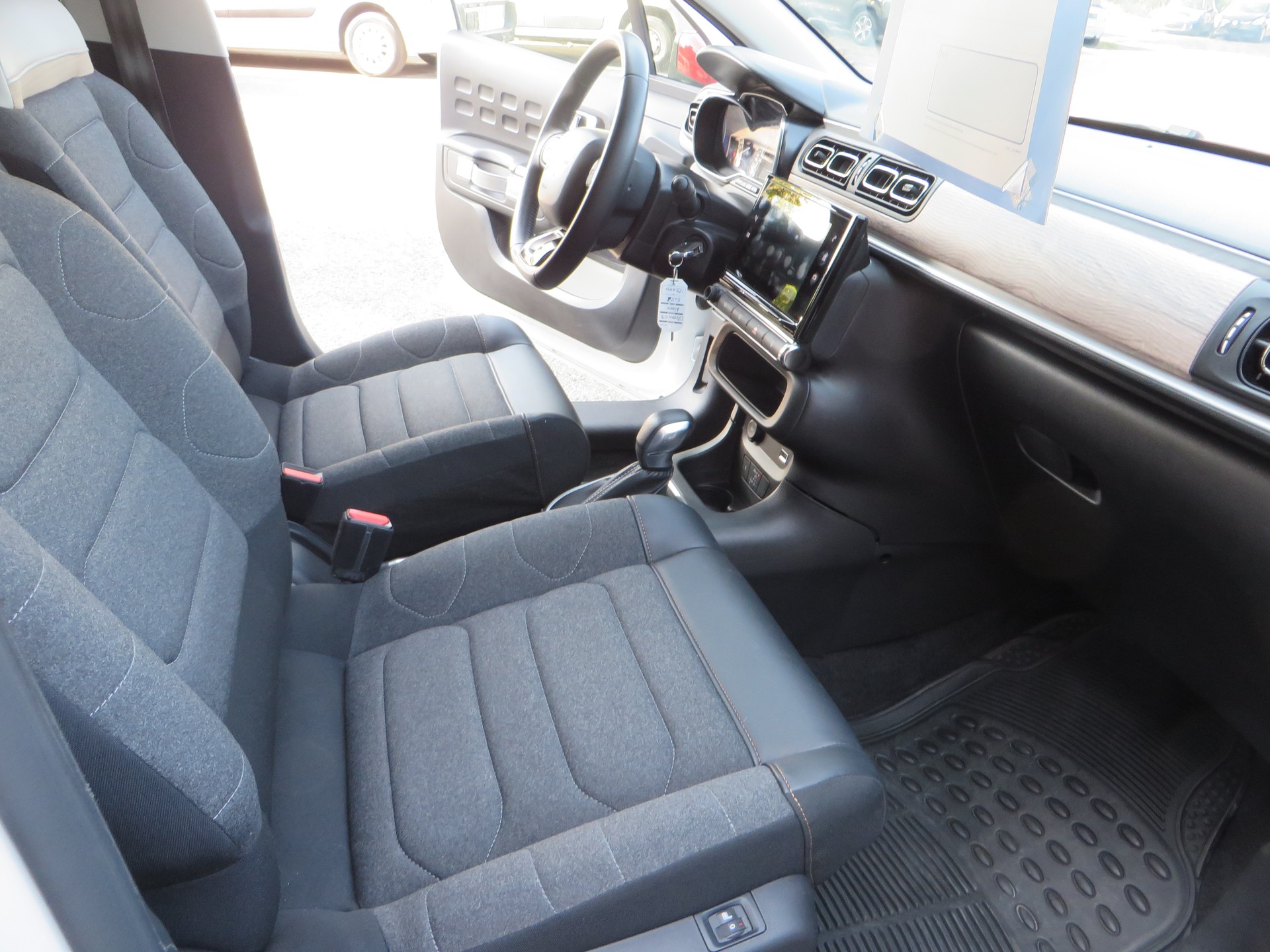 CITROEN C3 1.2i PureTech Swiss Edition EAT6-image-10