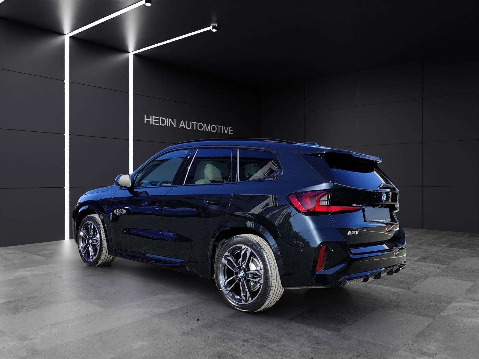 BMW iX1 30 xDrive-showroom-element-3