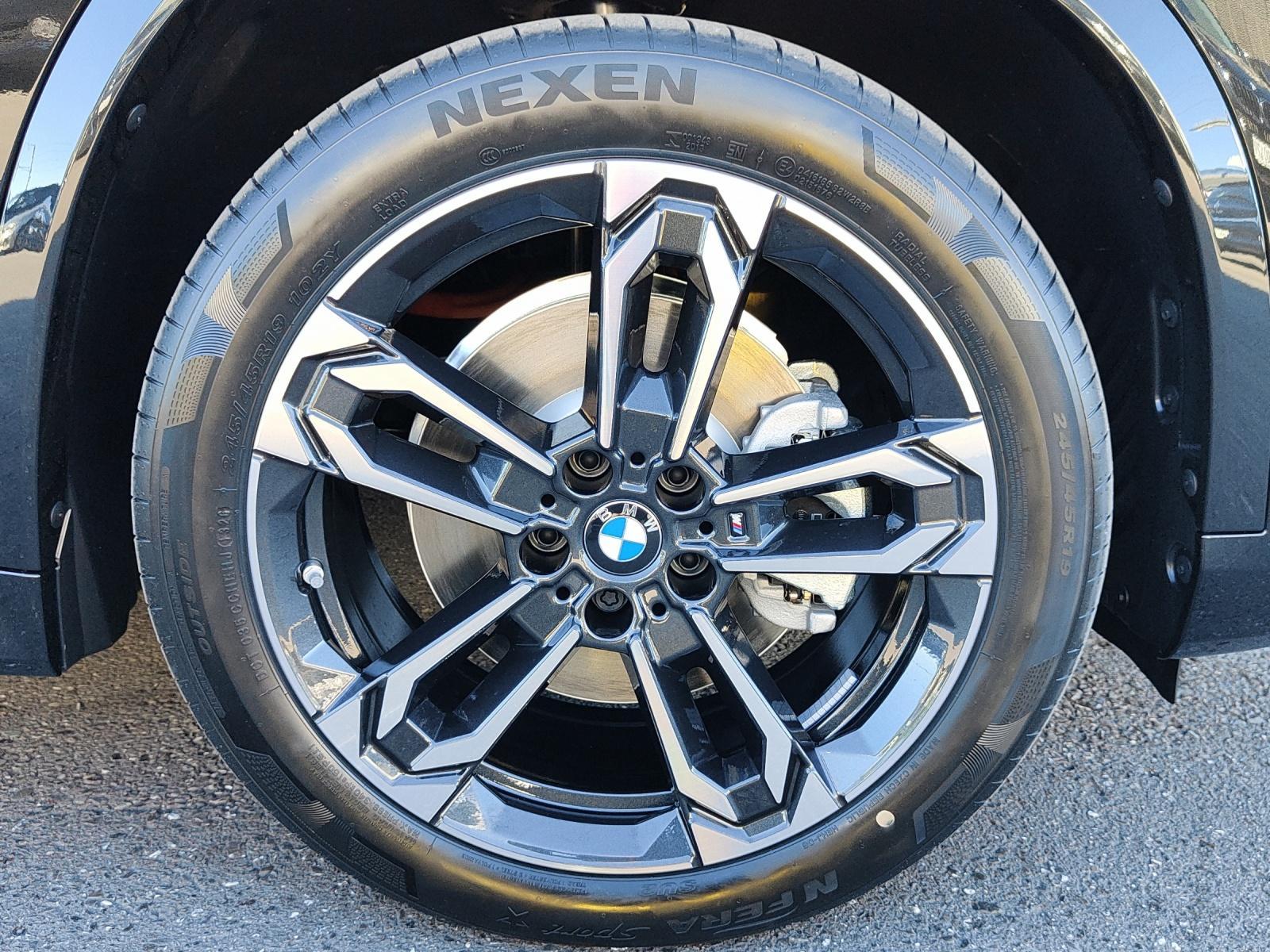 BMW iX1 30 xDrive-image-20