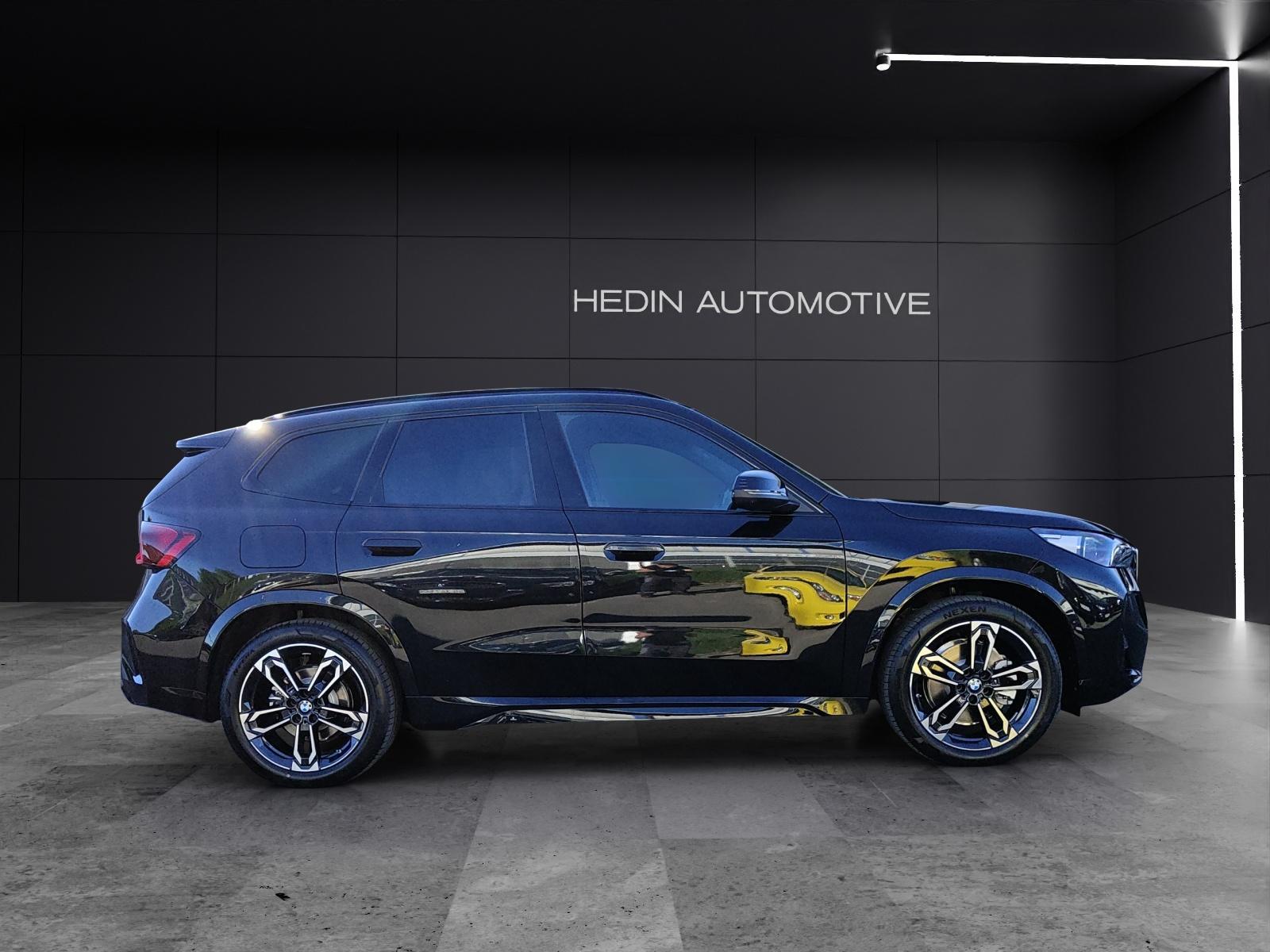 BMW iX1 30 xDrive-image-6