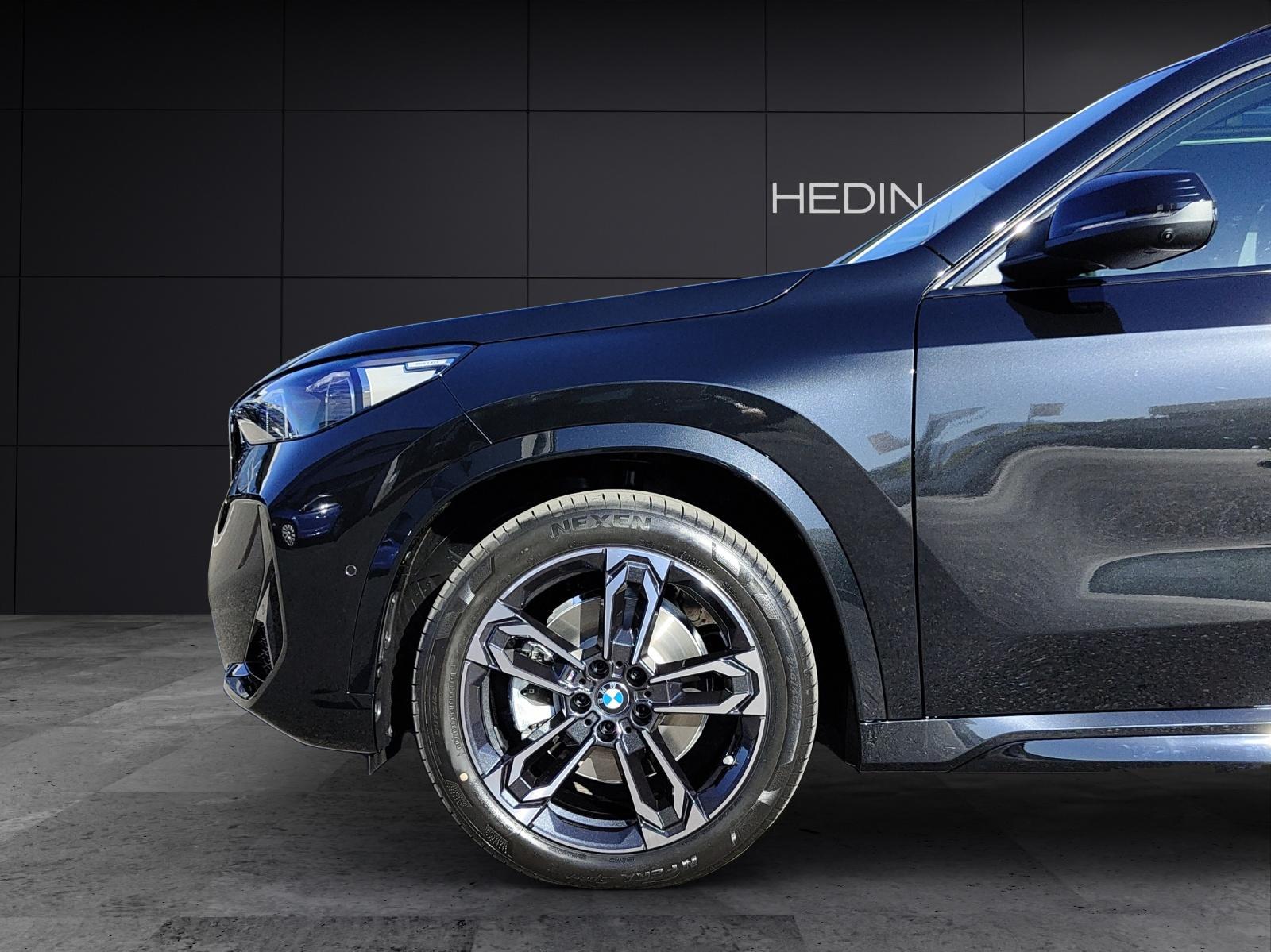 BMW iX1 30 xDrive-image-8