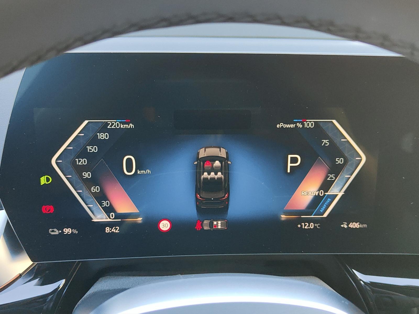 BMW iX1 30 xDrive-image-10