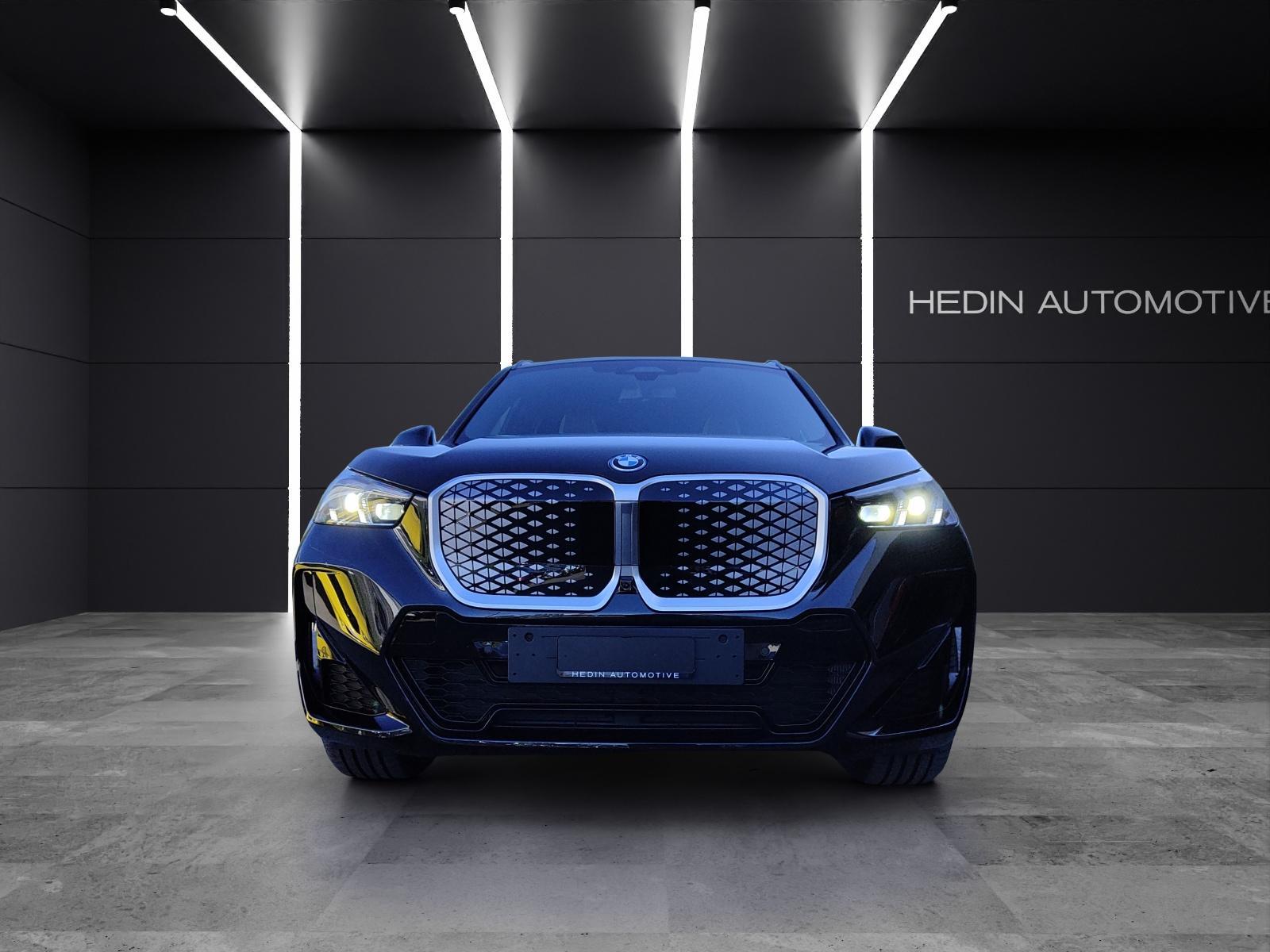 BMW iX1 30 xDrive-showroom-element-2