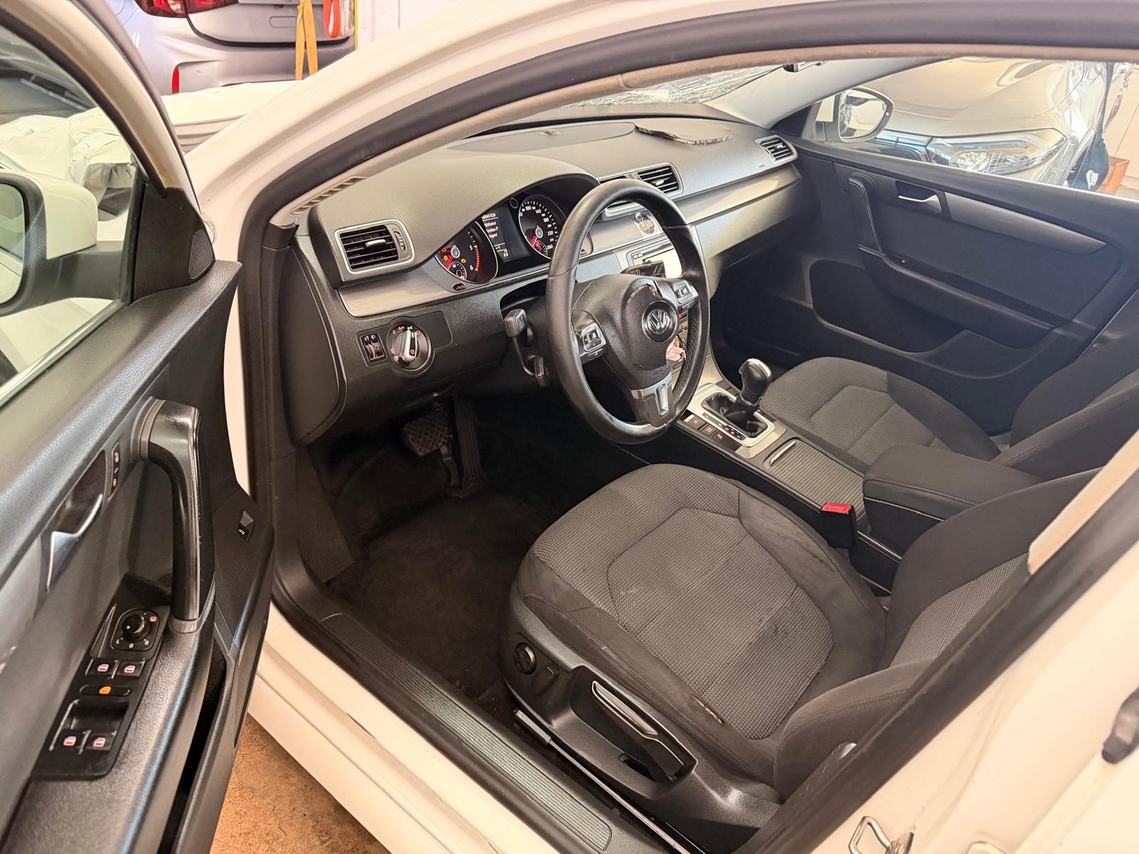 VW Passat Variant 2.0 TDI BMT Highline DSG-image-9