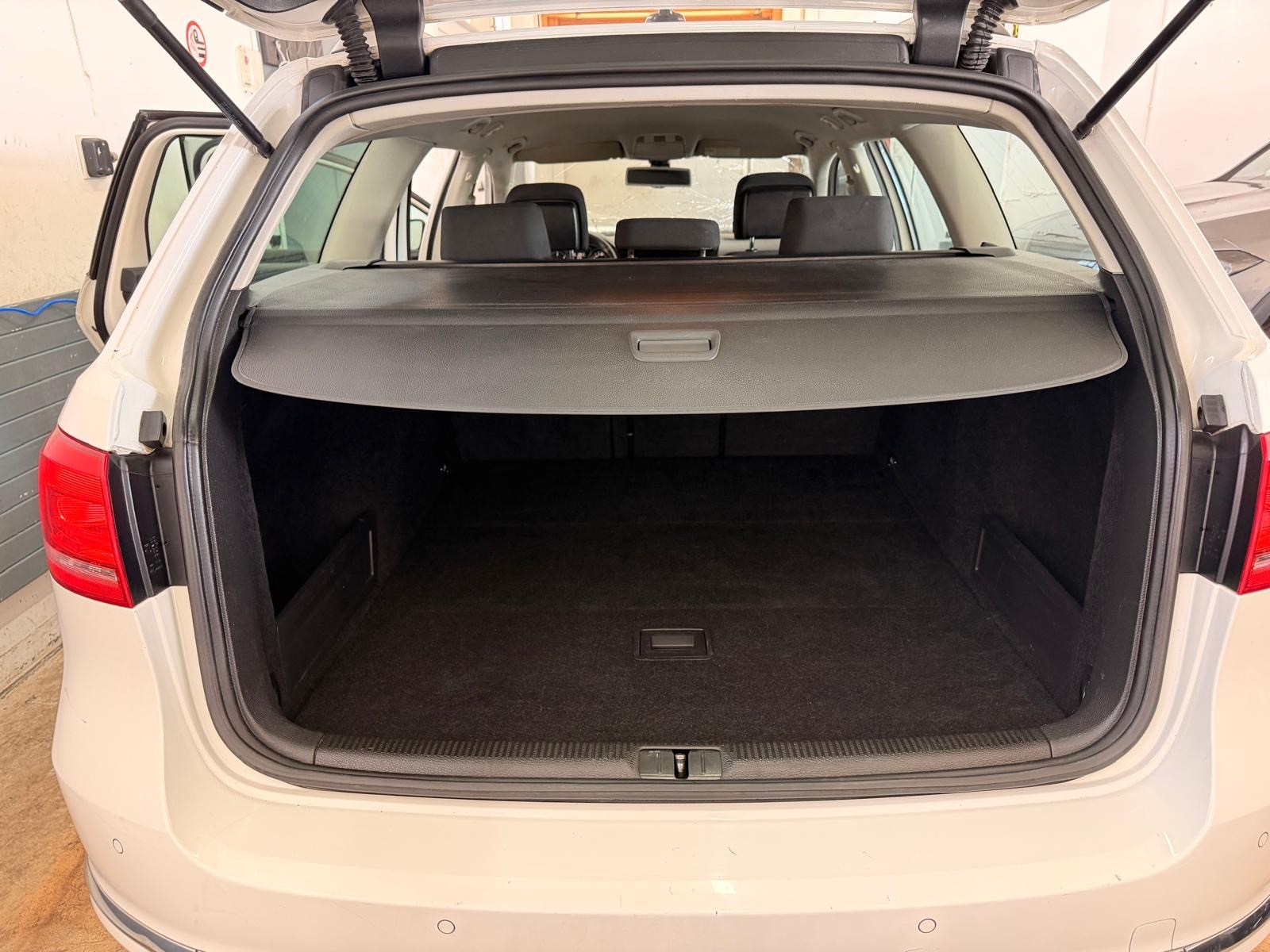 VW Passat Variant 2.0 TDI BMT Highline DSG-image-11