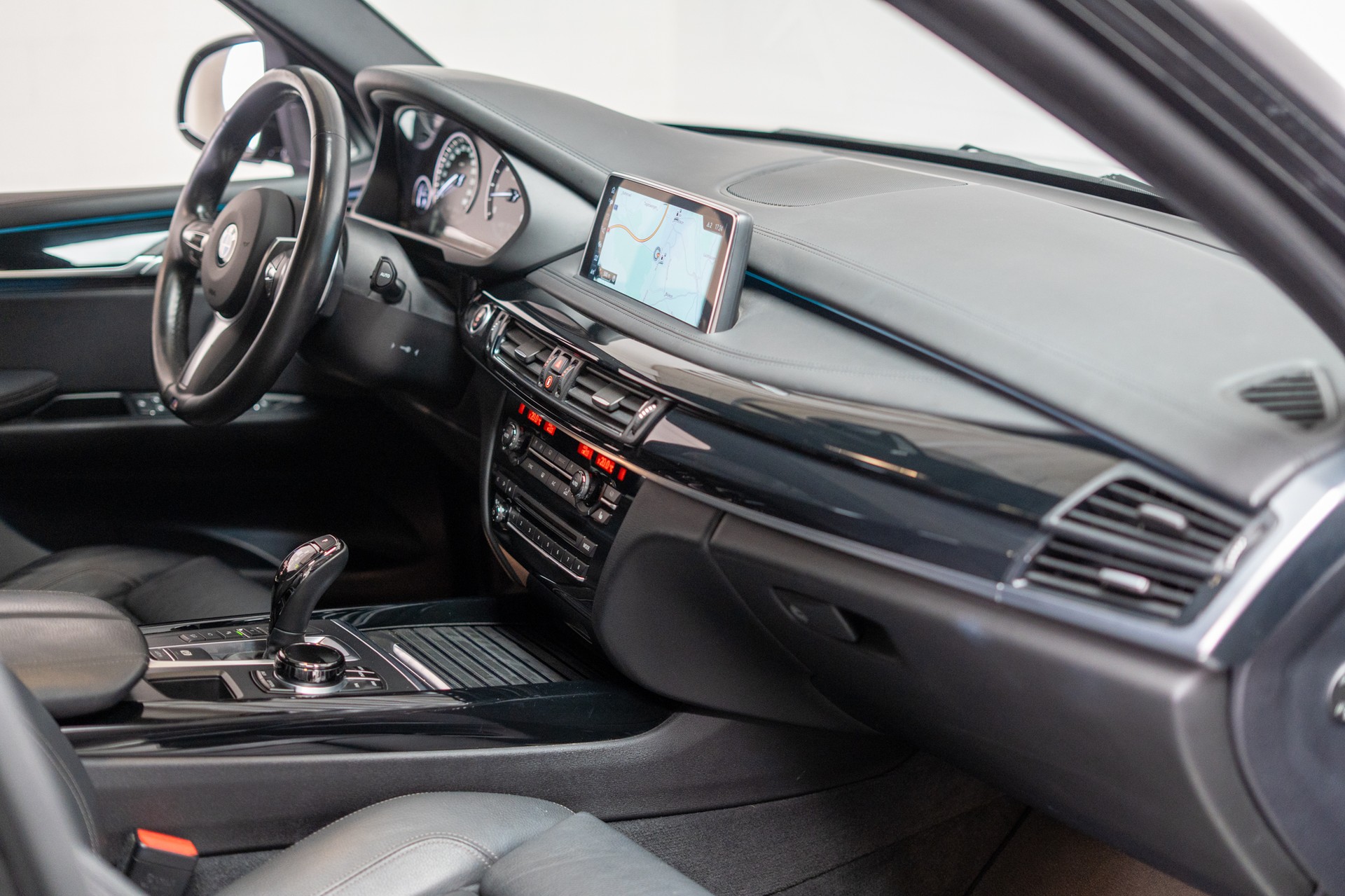 BMW X5 M50d / CH-Fahrzeug / Panorama / Harman/Kardon-image-14