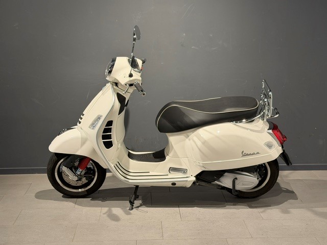 PIAGGIO Vespa GTS 300 HPE Super Tech ABS/ASR-showroom-element-3