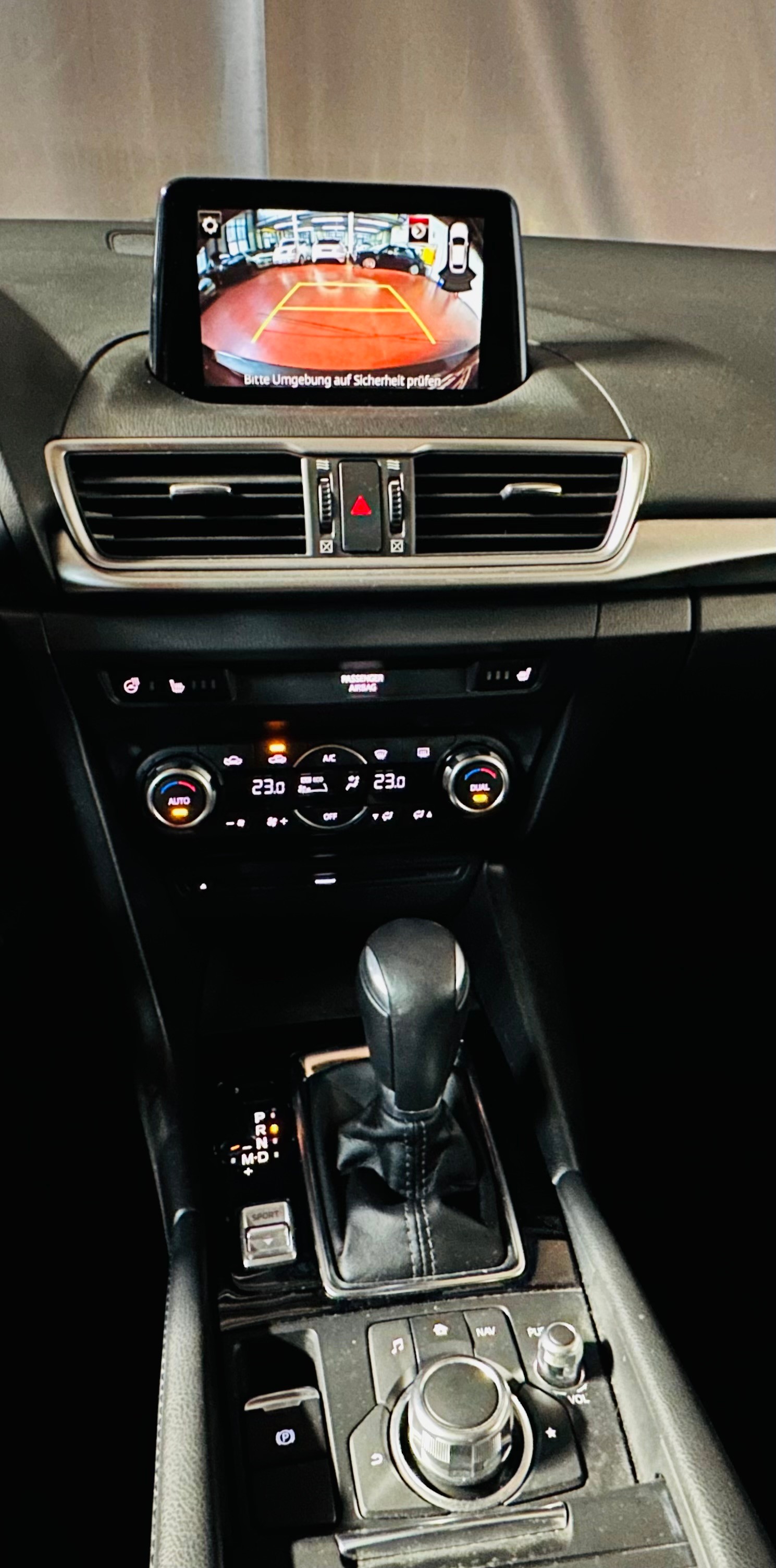 MAZDA 3 SKYACTIV-G 120 Revolution Automat-image-10