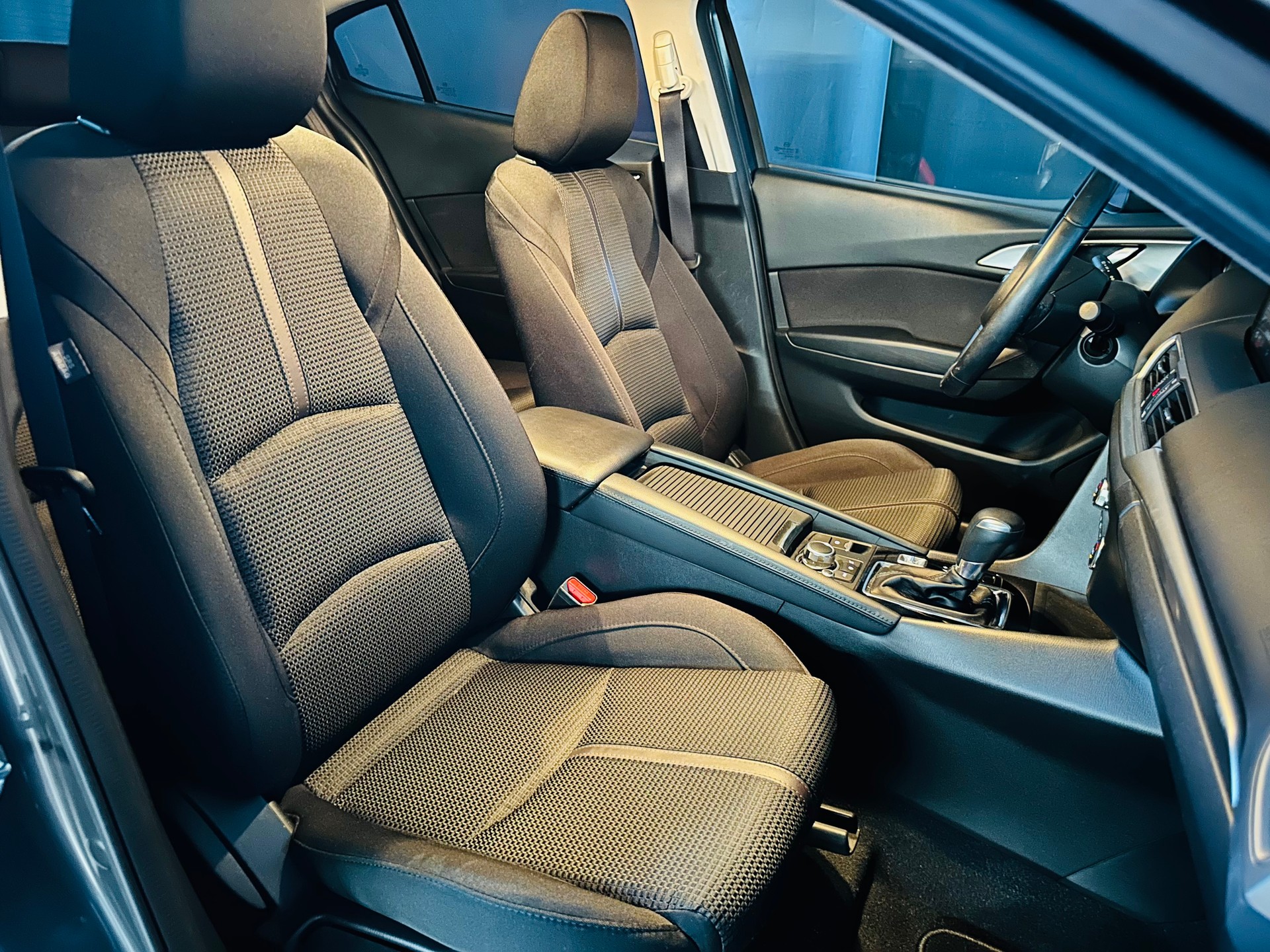 MAZDA 3 SKYACTIV-G 120 Revolution Automat-image-12