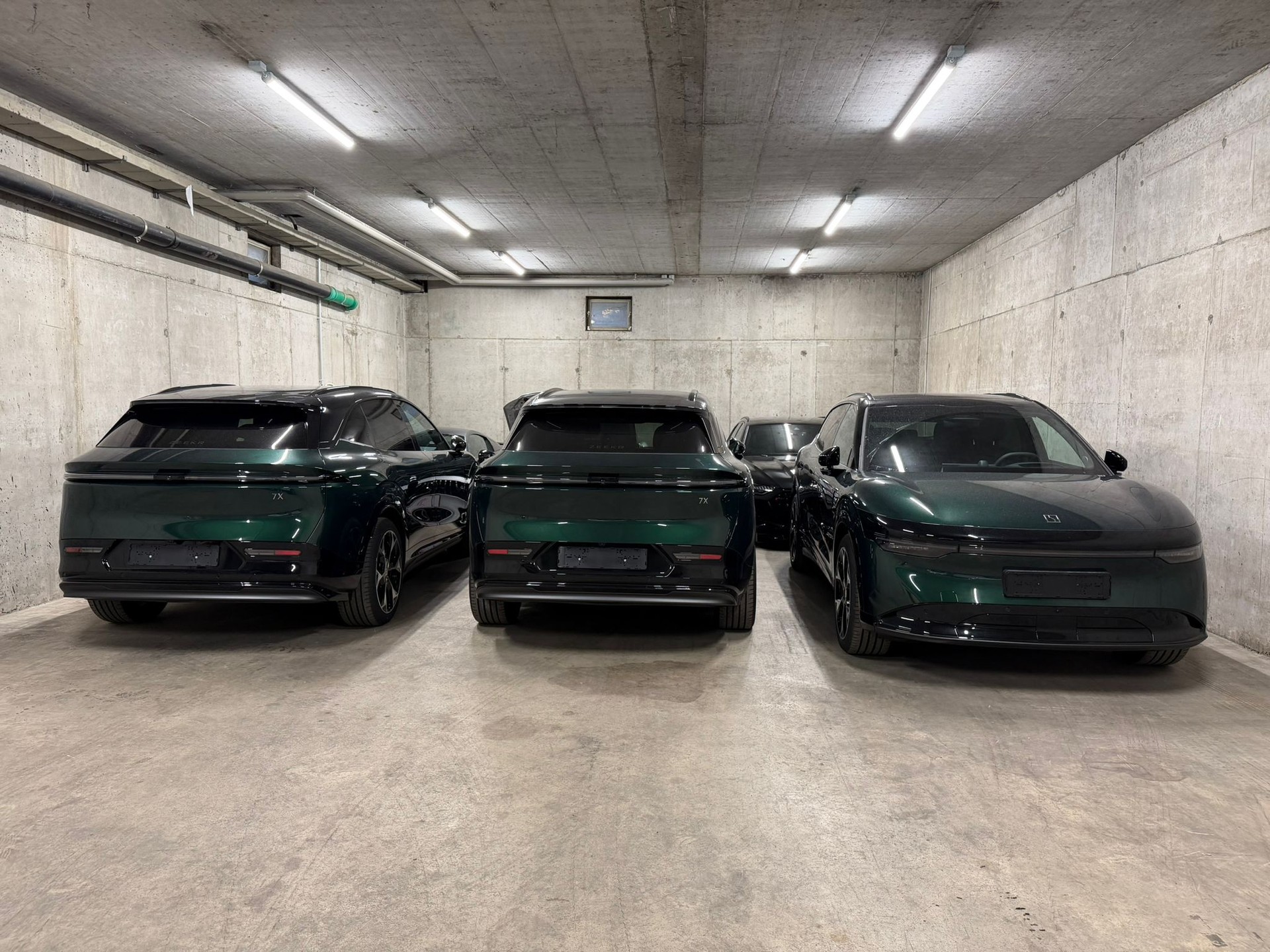 ZEEKR 7X 100kWh Privilege AWD, Comfort & Cockpitpaket, "Forest Green" 10J / 200'000km Werksgarantie-image-1