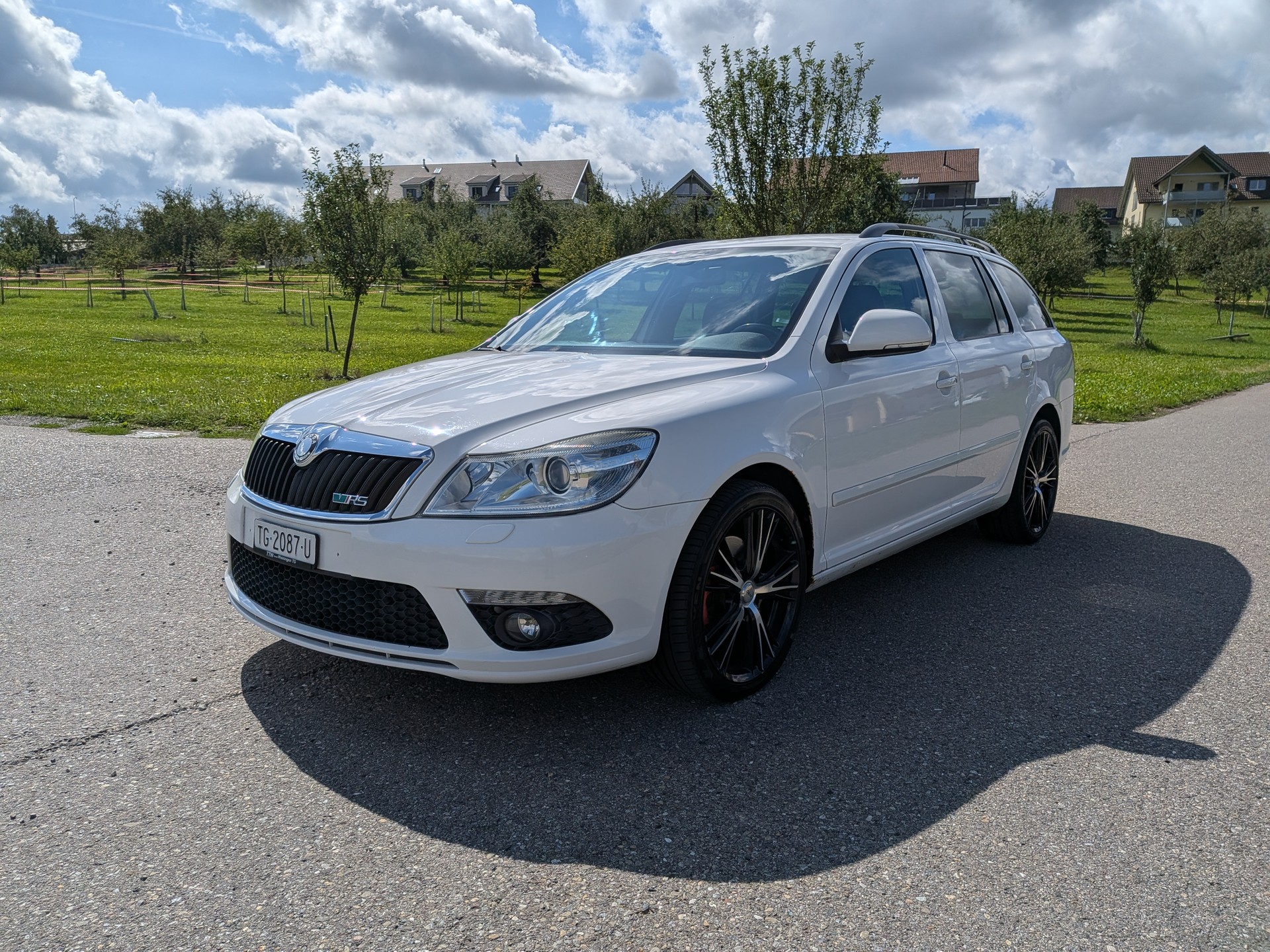 SKODA Octavia Combi 2.0 TDI RS DSG * Frisch ab MFK-image-4