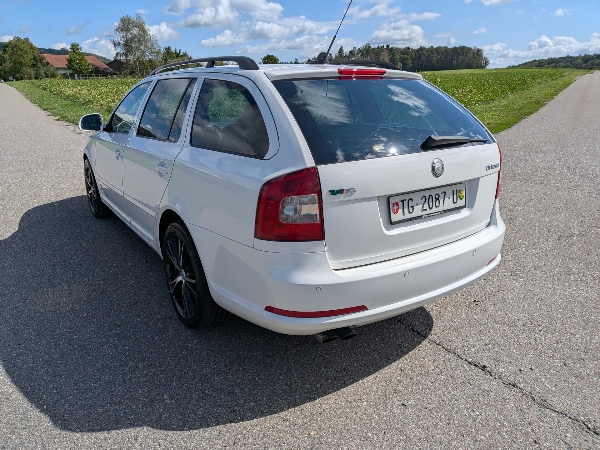 SKODA Octavia Combi 2.0 TDI RS DSG * Frisch ab MFK-image-11