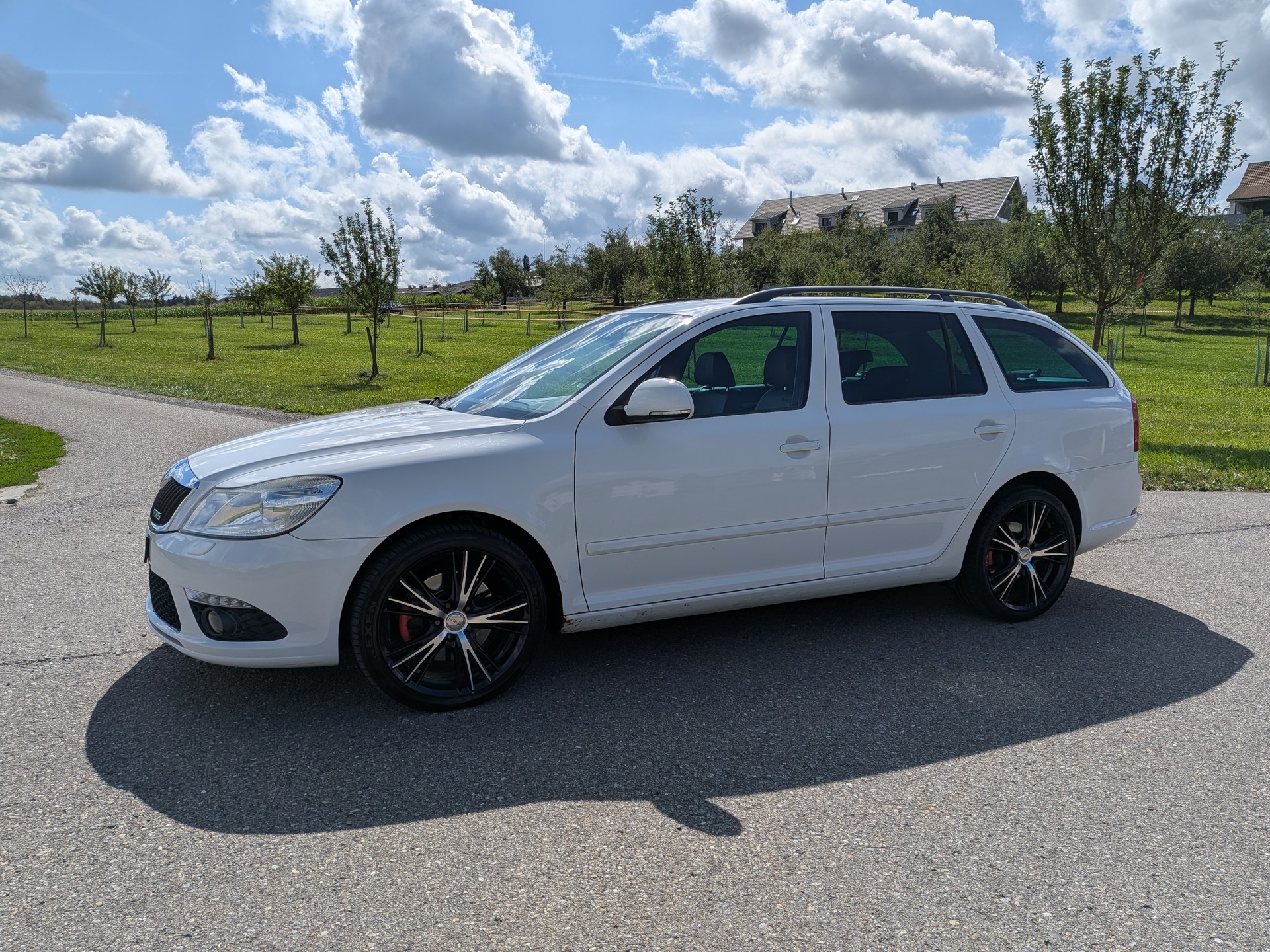 SKODA Octavia Combi 2.0 TDI RS DSG * Frisch ab MFK-image-2