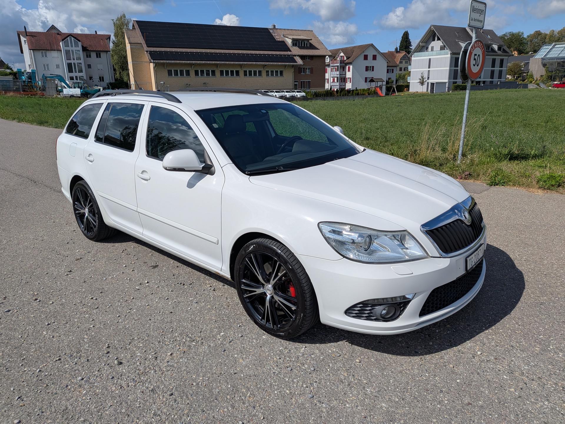 SKODA Octavia Combi 2.0 TDI RS DSG * Frisch ab MFK-image-1
