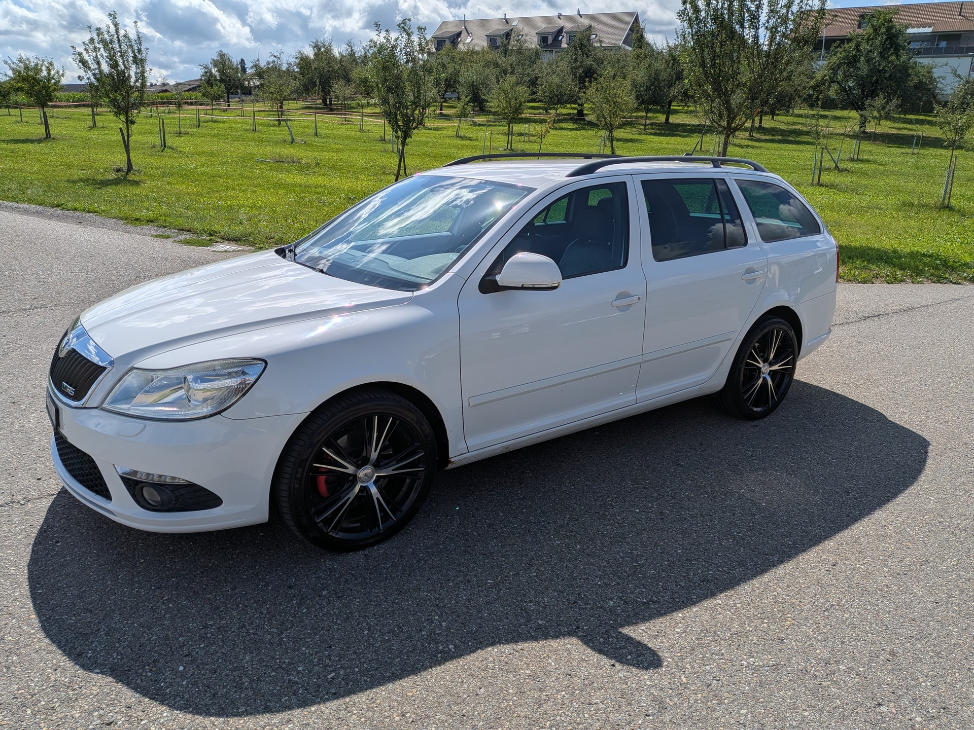SKODA Octavia Combi 2.0 TDI RS DSG * Frisch ab MFK-image-6