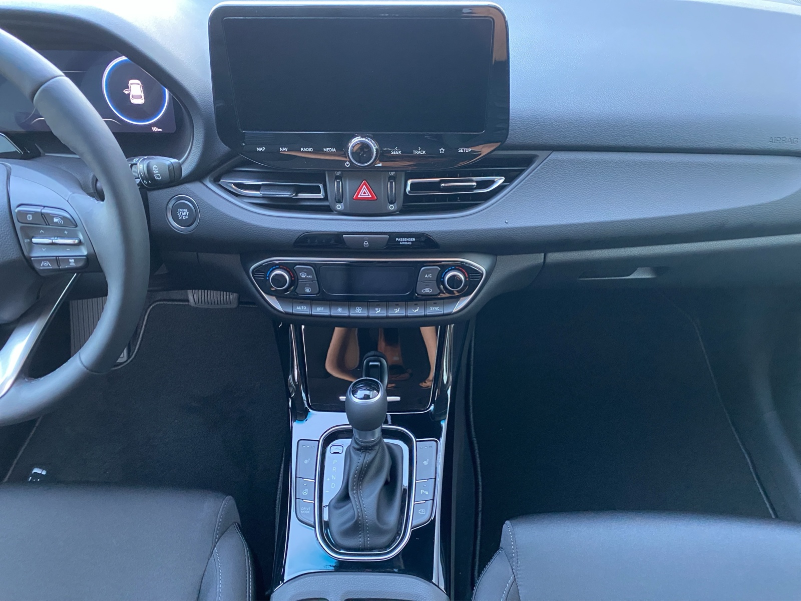 HYUNDAI i30 1.6 T-GDi Amplia-image-13