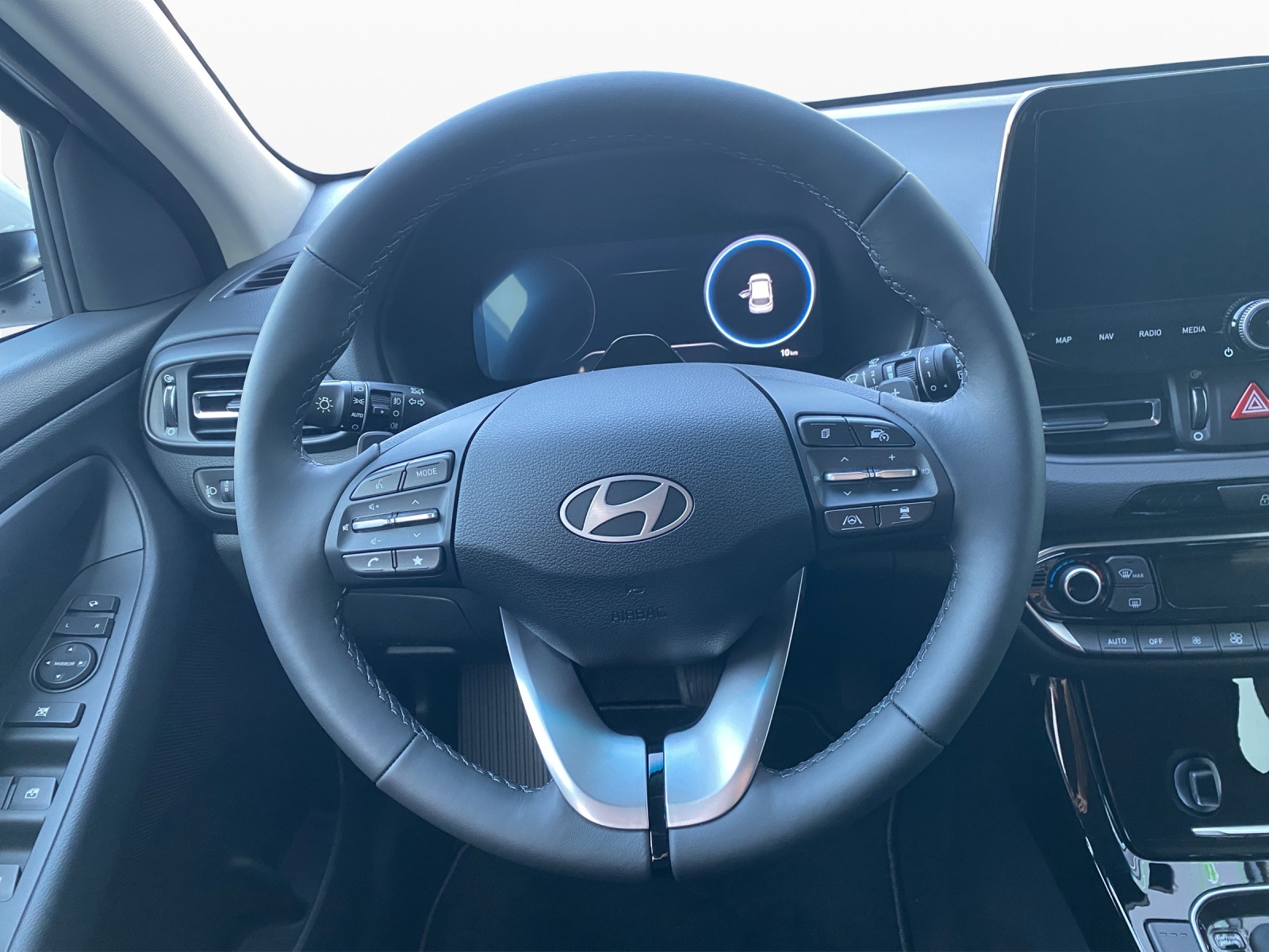 HYUNDAI i30 1.6 T-GDi Amplia-image-12
