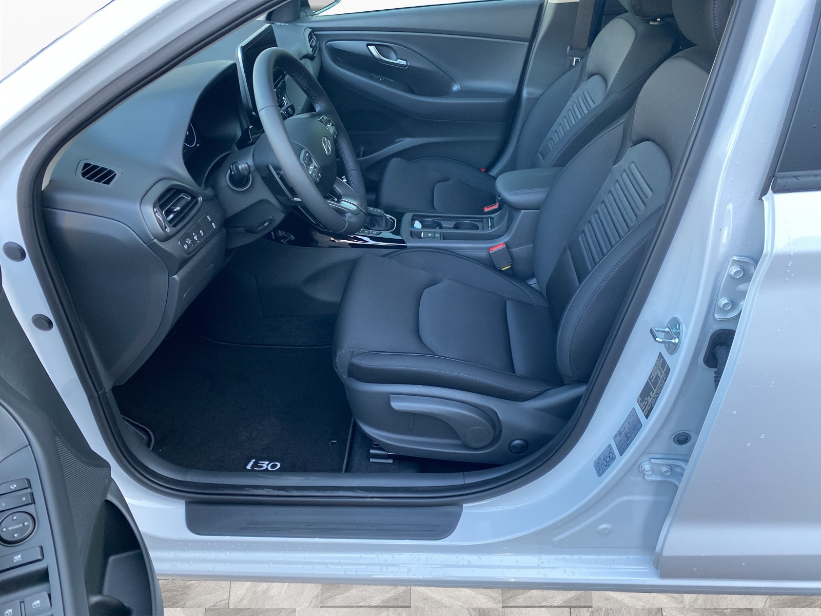 HYUNDAI i30 1.6 T-GDi Amplia-image-9