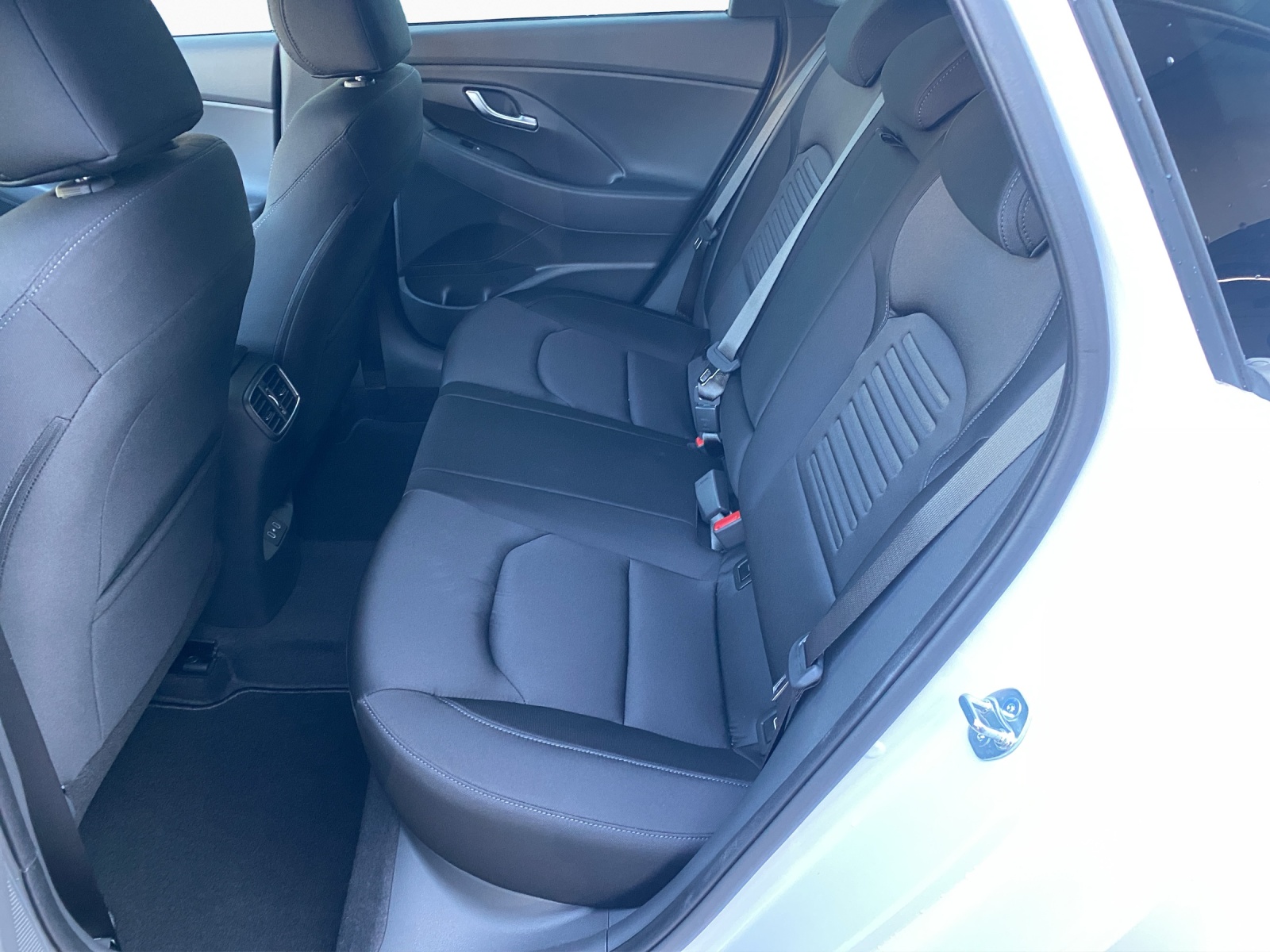 HYUNDAI i30 1.6 T-GDi Amplia-image-10