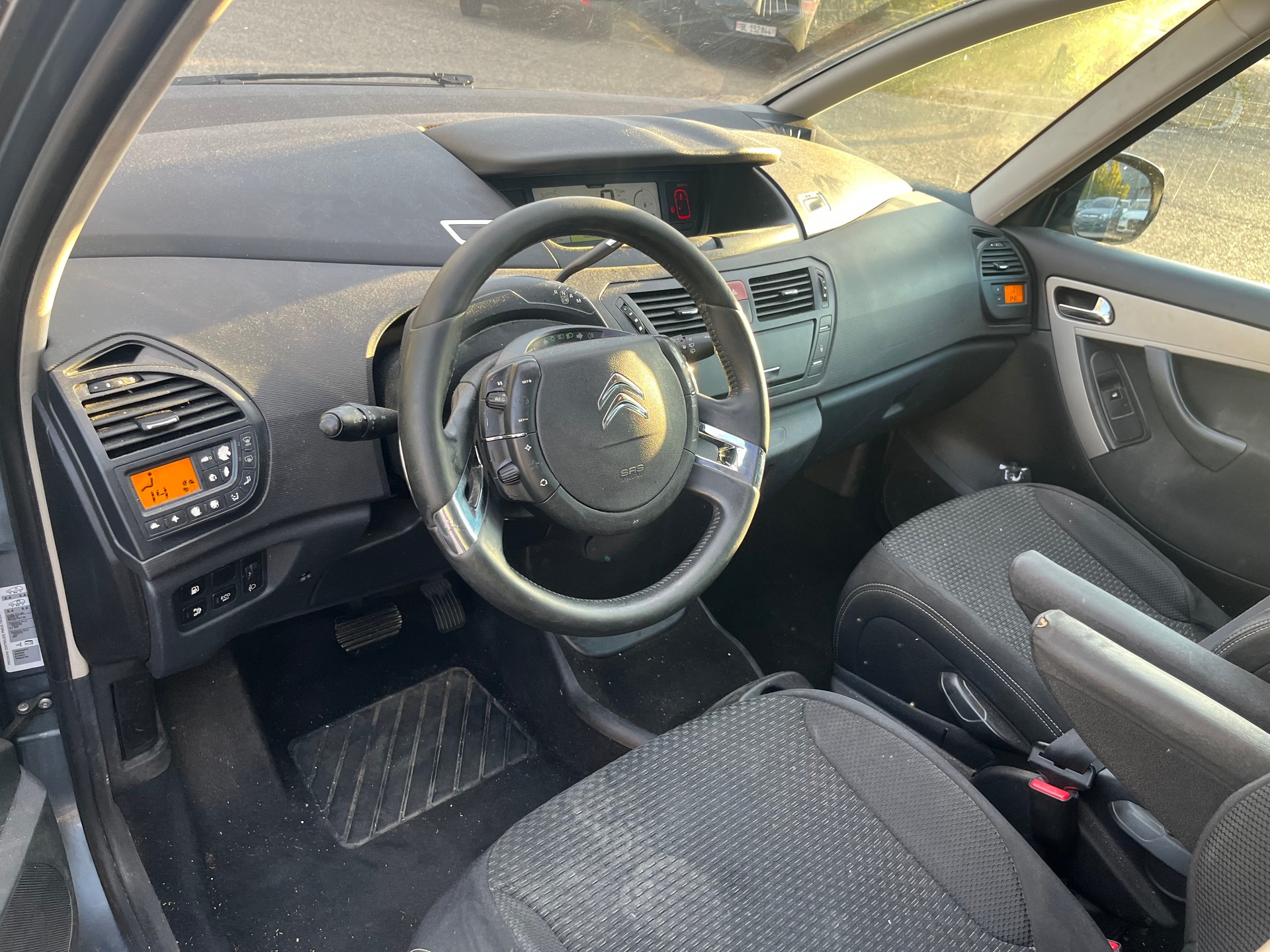 CITROEN C4 Picasso 1.6 HDI 16V Attraction EGS6-image-4