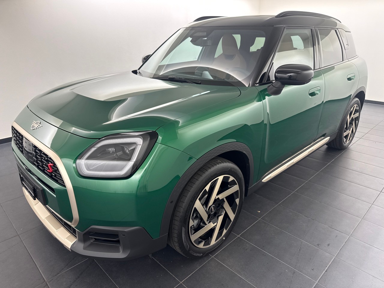 MINI Countryman S ALL4 ''CH-Auslieferung''-image-0